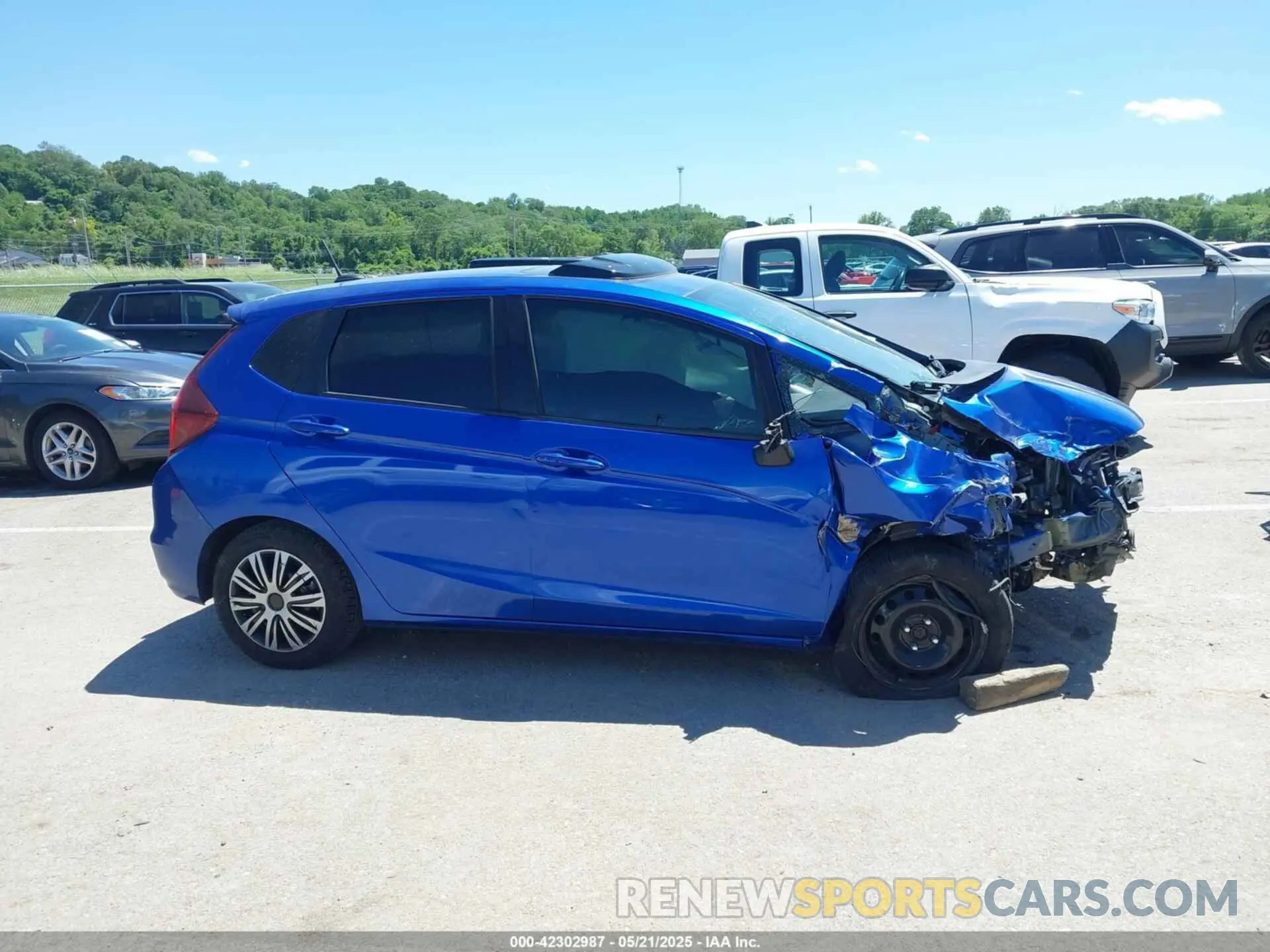 12 Фотография поврежденного автомобиля 3HGGK5H89KM753110 HONDA FIT 2019