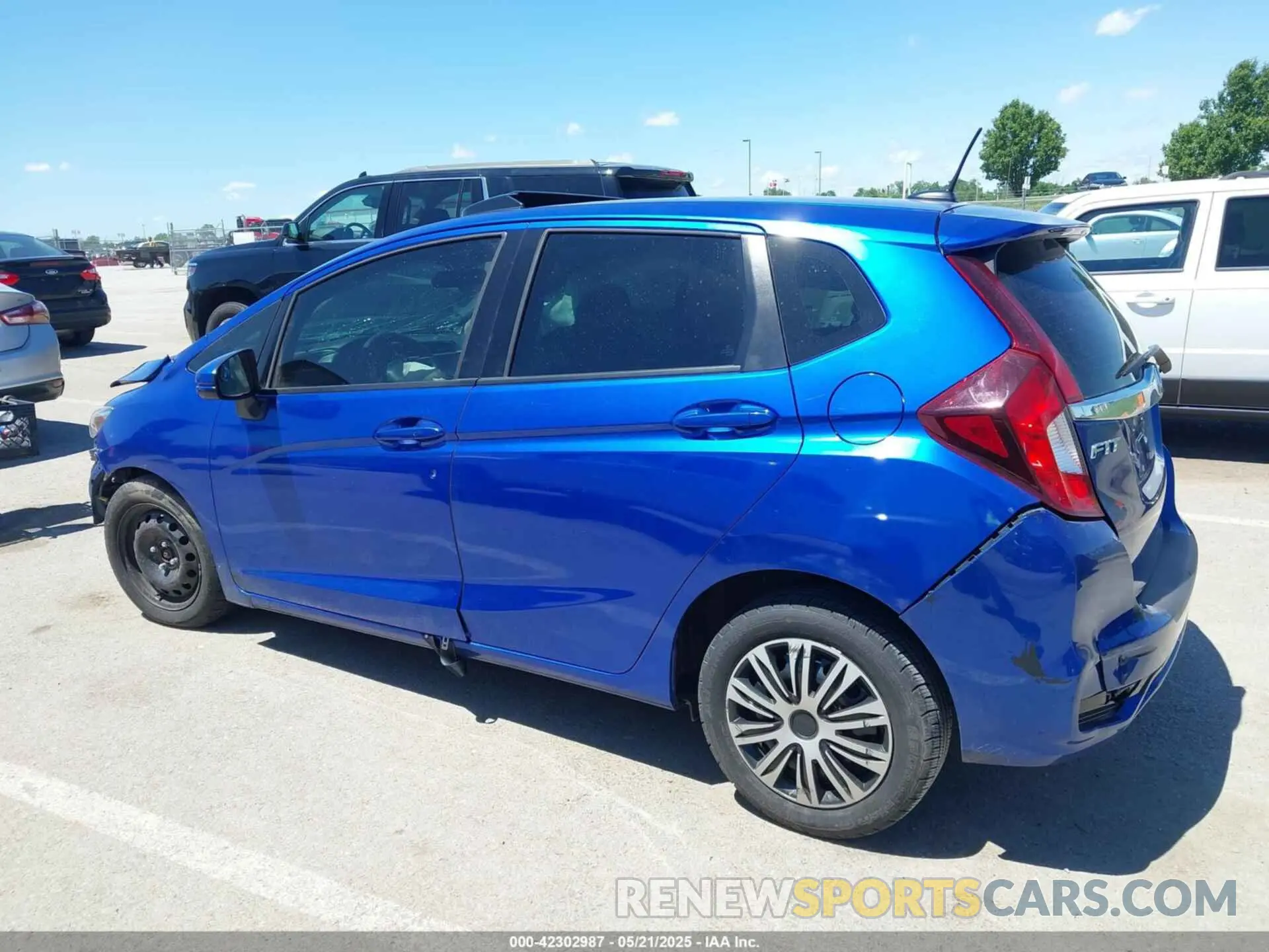 13 Фотография поврежденного автомобиля 3HGGK5H89KM753110 HONDA FIT 2019