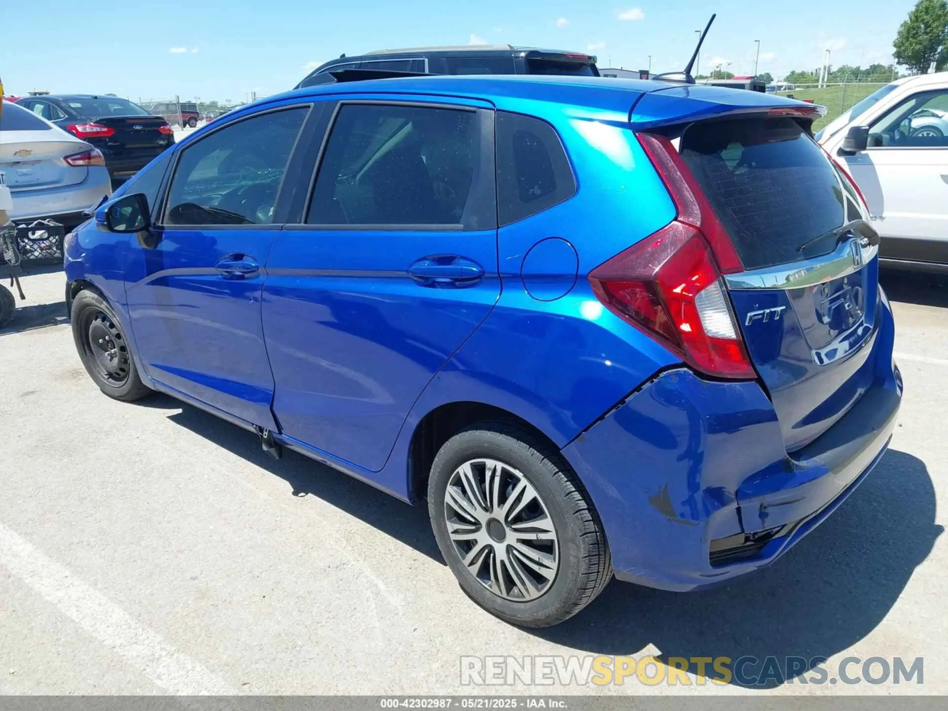 3 Фотография поврежденного автомобиля 3HGGK5H89KM753110 HONDA FIT 2019