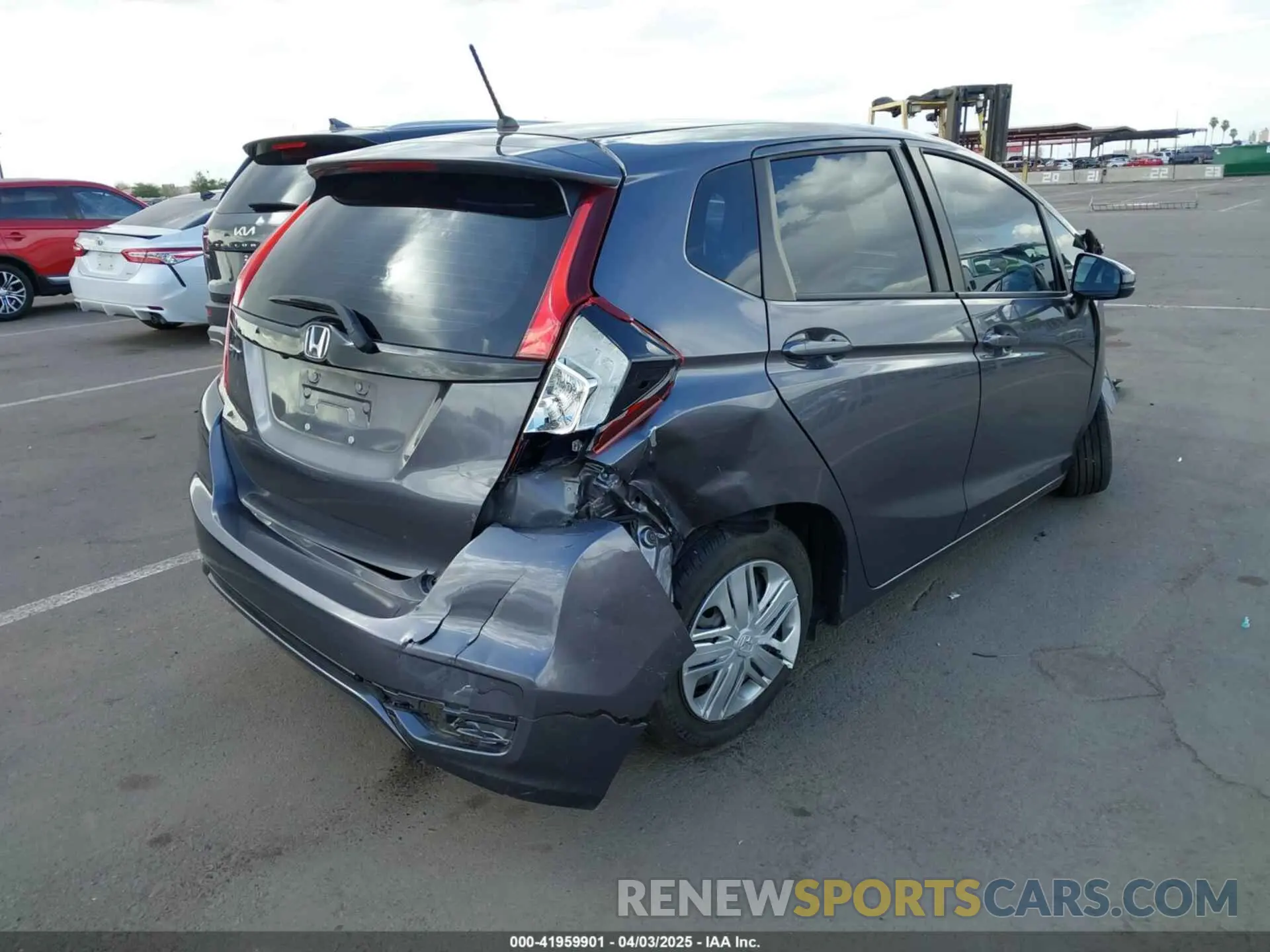 4 Photograph of a damaged car 3HGGK5H41LM708564 HONDA FIT 2020