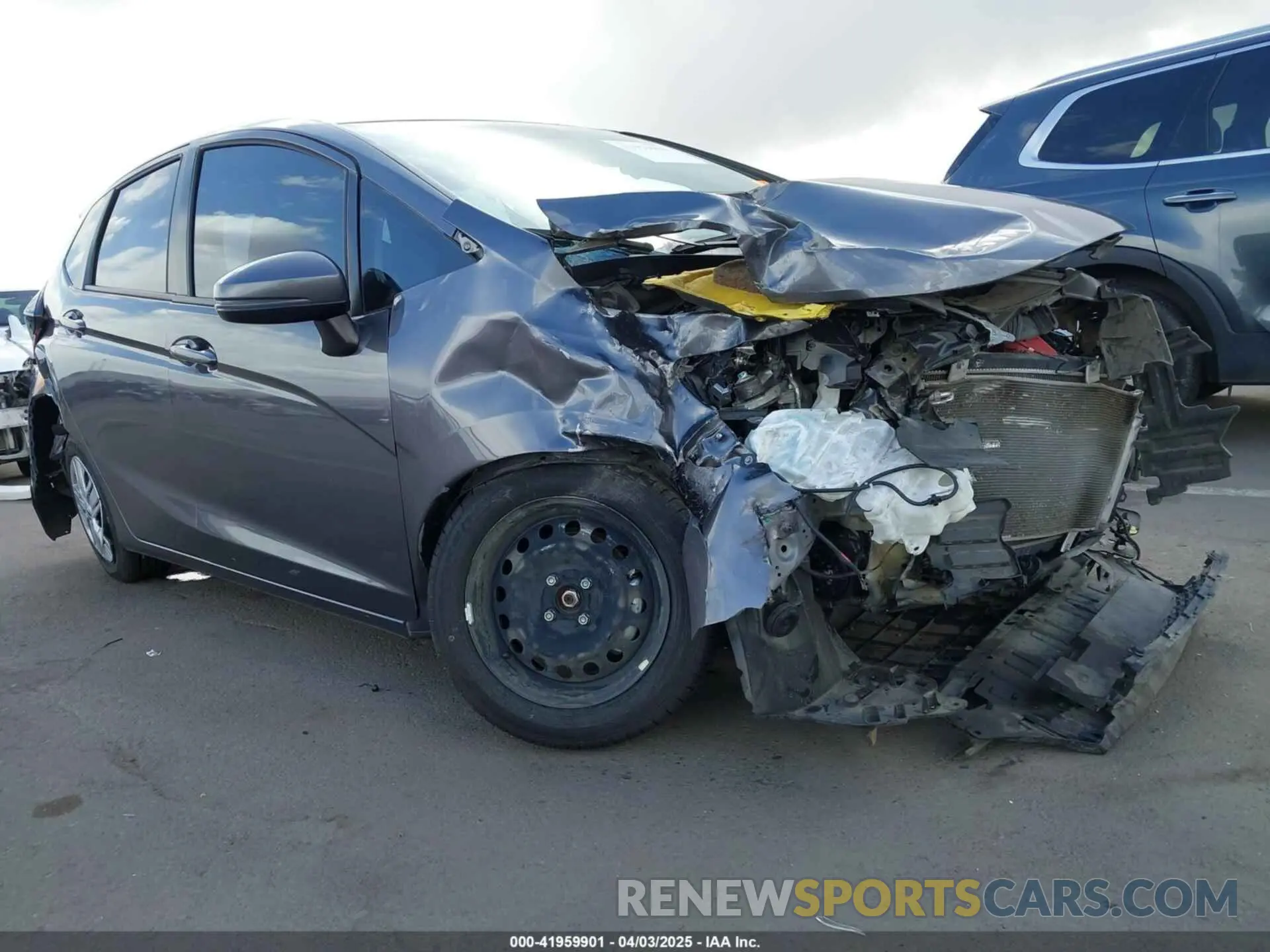 6 Photograph of a damaged car 3HGGK5H41LM708564 HONDA FIT 2020