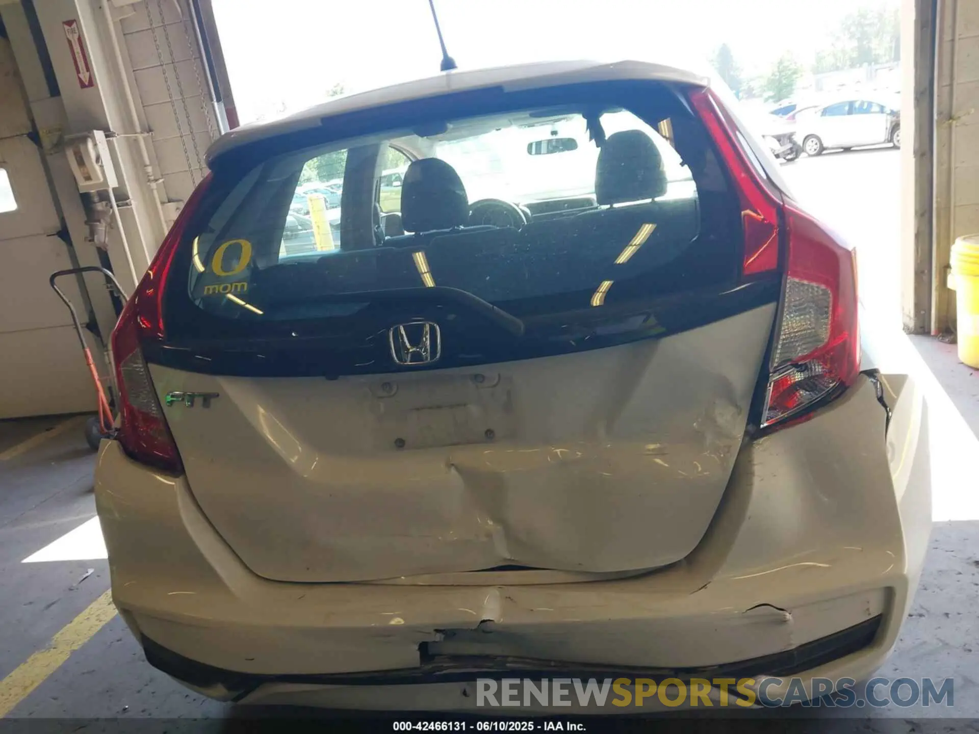 16 Photograph of a damaged car 3HGGK5H41LM718351 HONDA FIT 2020