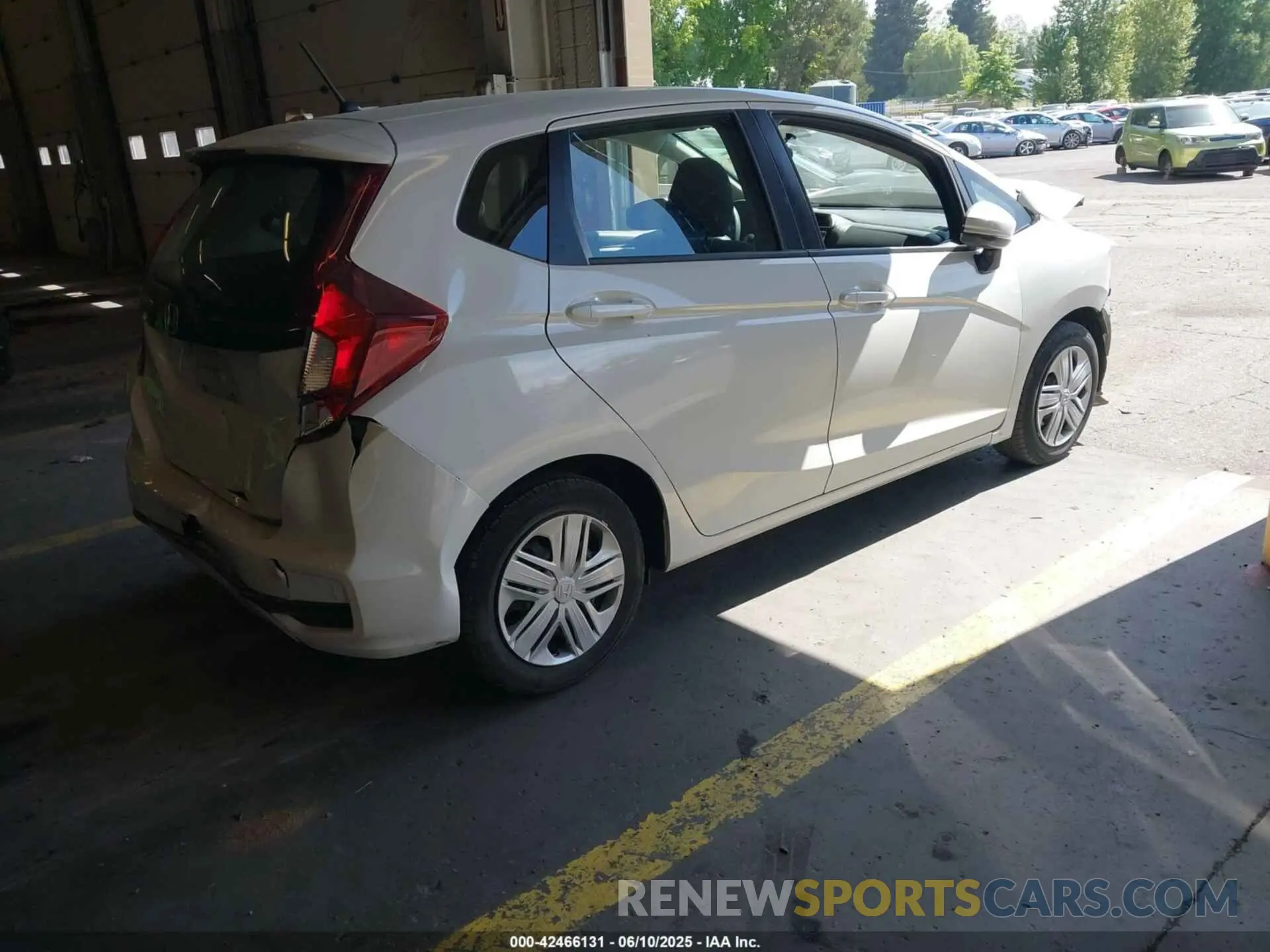 4 Photograph of a damaged car 3HGGK5H41LM718351 HONDA FIT 2020