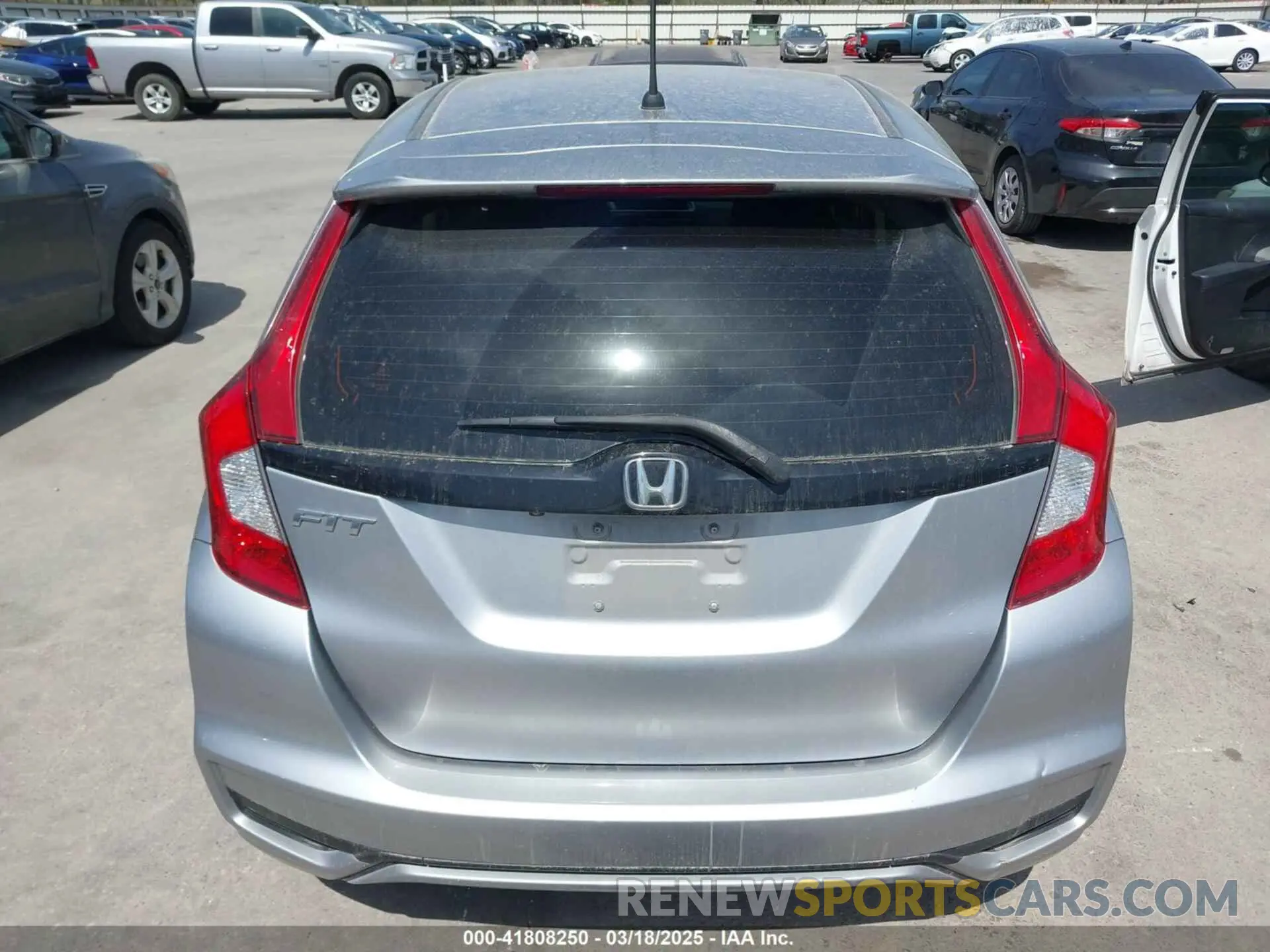 17 Photograph of a damaged car 3HGGK5H43LM713989 HONDA FIT 2020