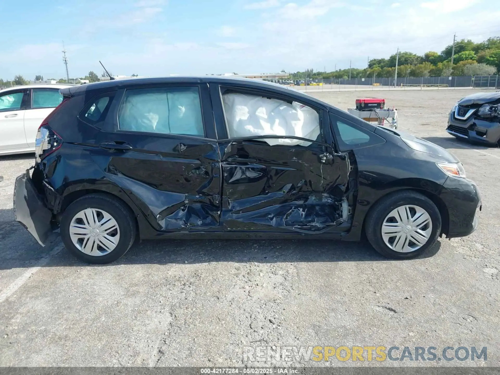 13 Photograph of a damaged car 3HGGK5H44LM731885 HONDA FIT 2020