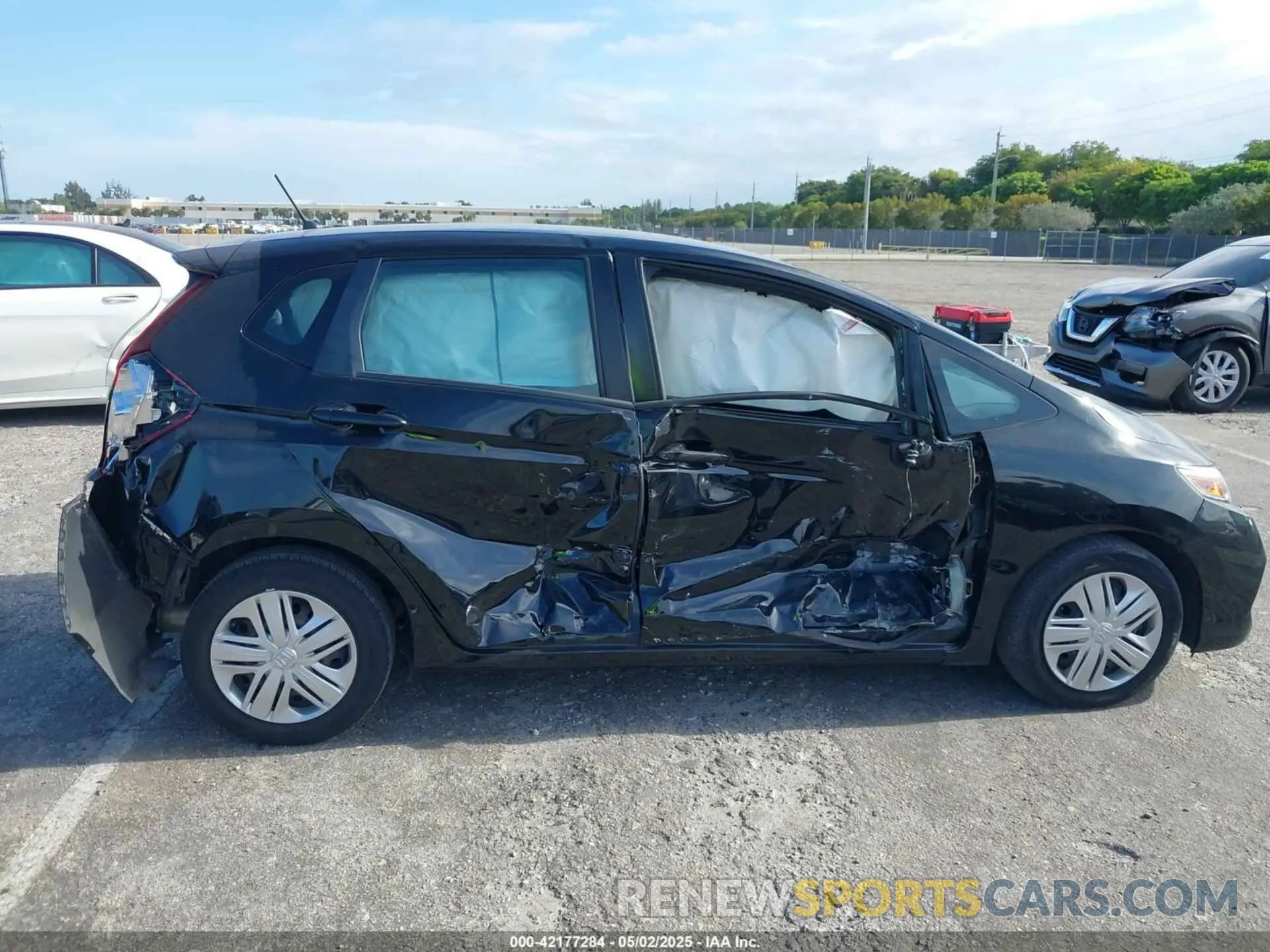 6 Photograph of a damaged car 3HGGK5H44LM731885 HONDA FIT 2020