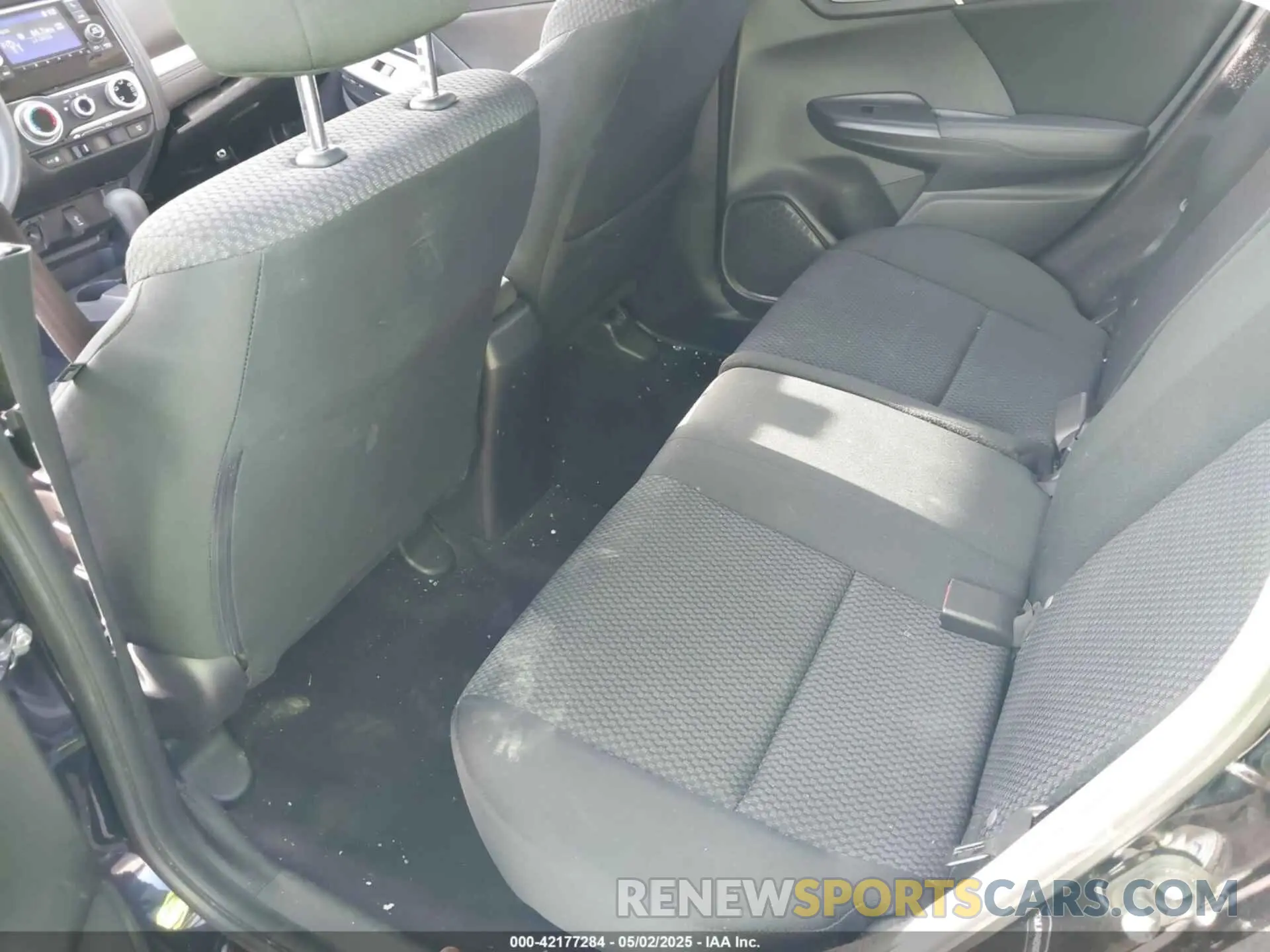 8 Photograph of a damaged car 3HGGK5H44LM731885 HONDA FIT 2020