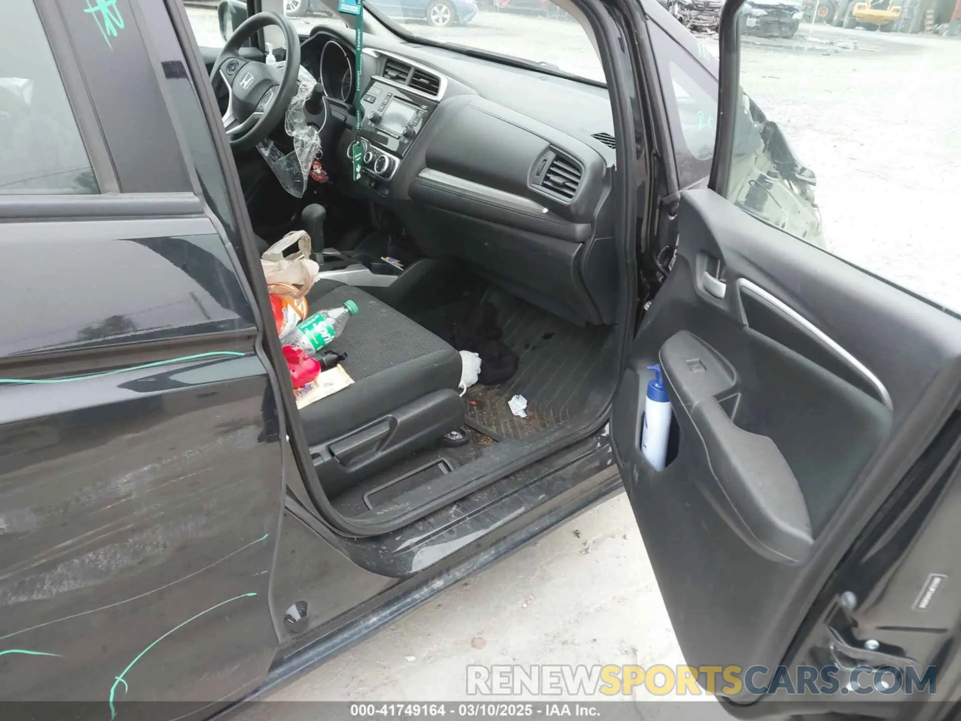5 Photograph of a damaged car 3HGGK5H47LM721092 HONDA FIT 2020