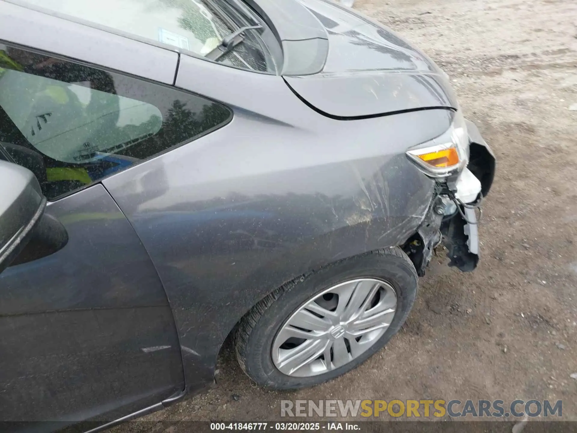 6 Photograph of a damaged car 3HGGK5H49LM710739 HONDA FIT 2020
