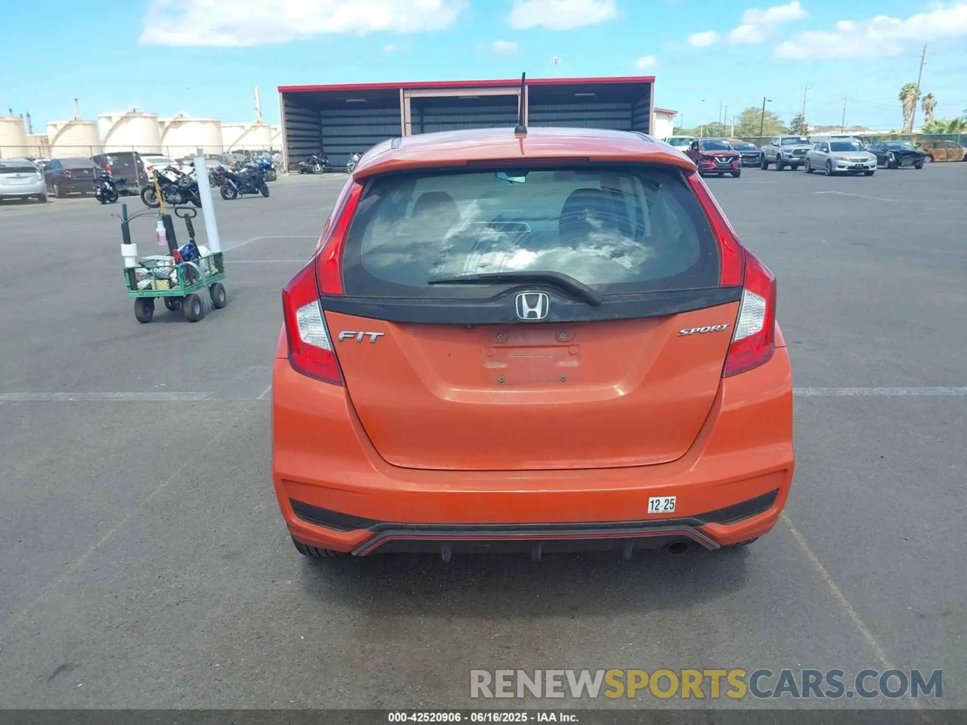 16 Photograph of a damaged car 3HGGK5H66LM715124 HONDA FIT 2020