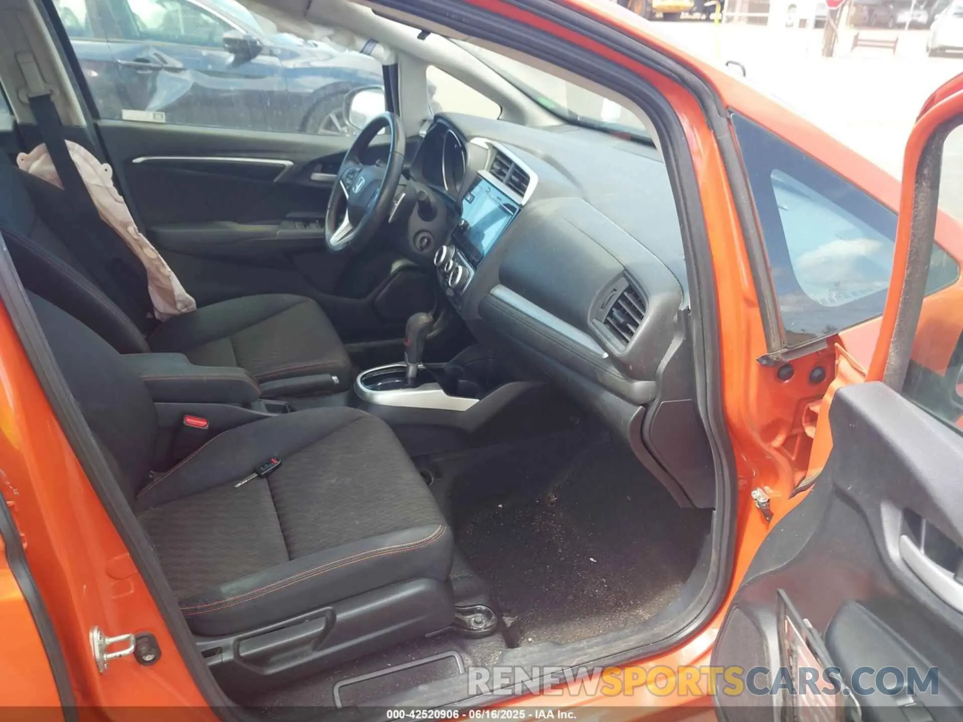 5 Photograph of a damaged car 3HGGK5H66LM715124 HONDA FIT 2020