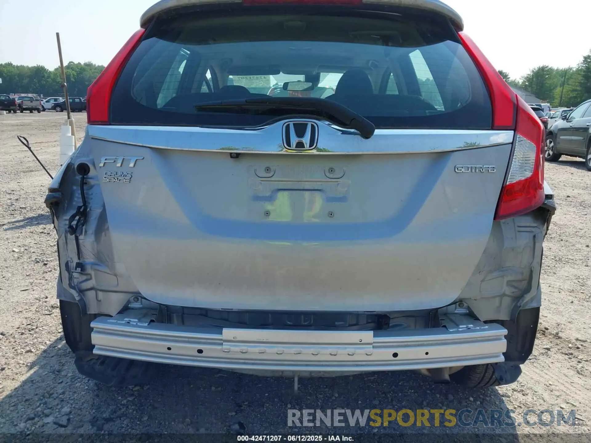 19 Photograph of a damaged car 3HGGK5H85LM714354 HONDA FIT 2020