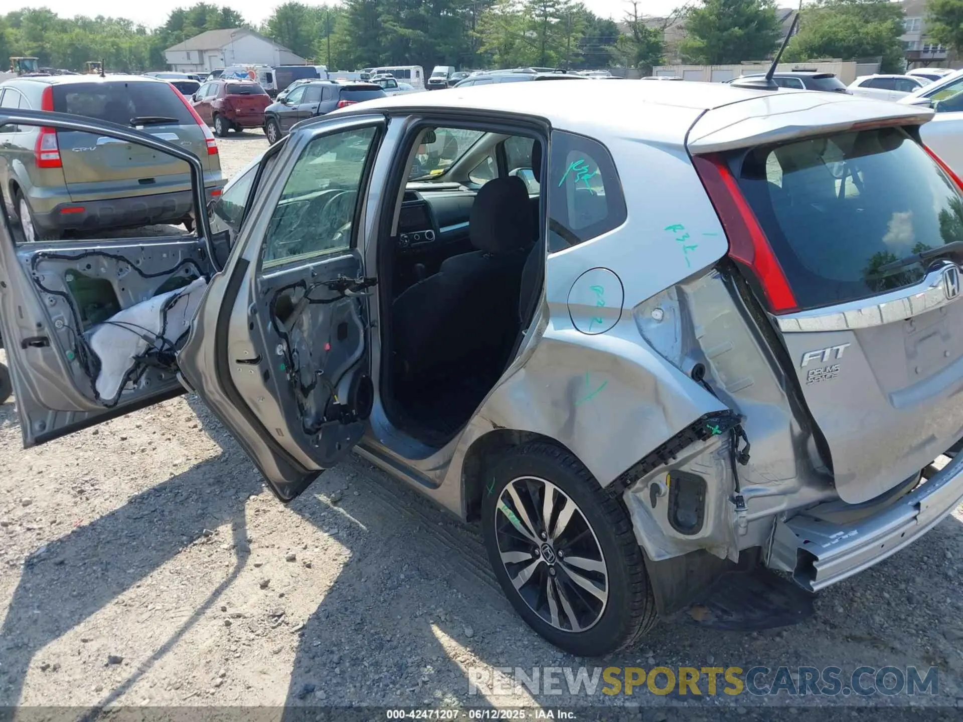 21 Photograph of a damaged car 3HGGK5H85LM714354 HONDA FIT 2020
