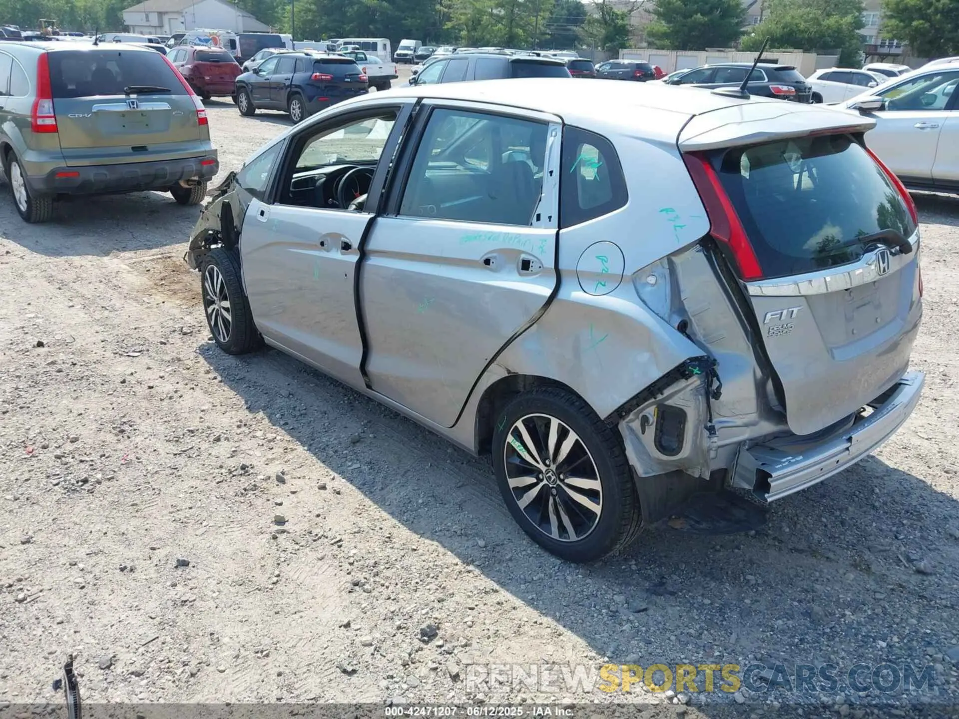 3 Photograph of a damaged car 3HGGK5H85LM714354 HONDA FIT 2020