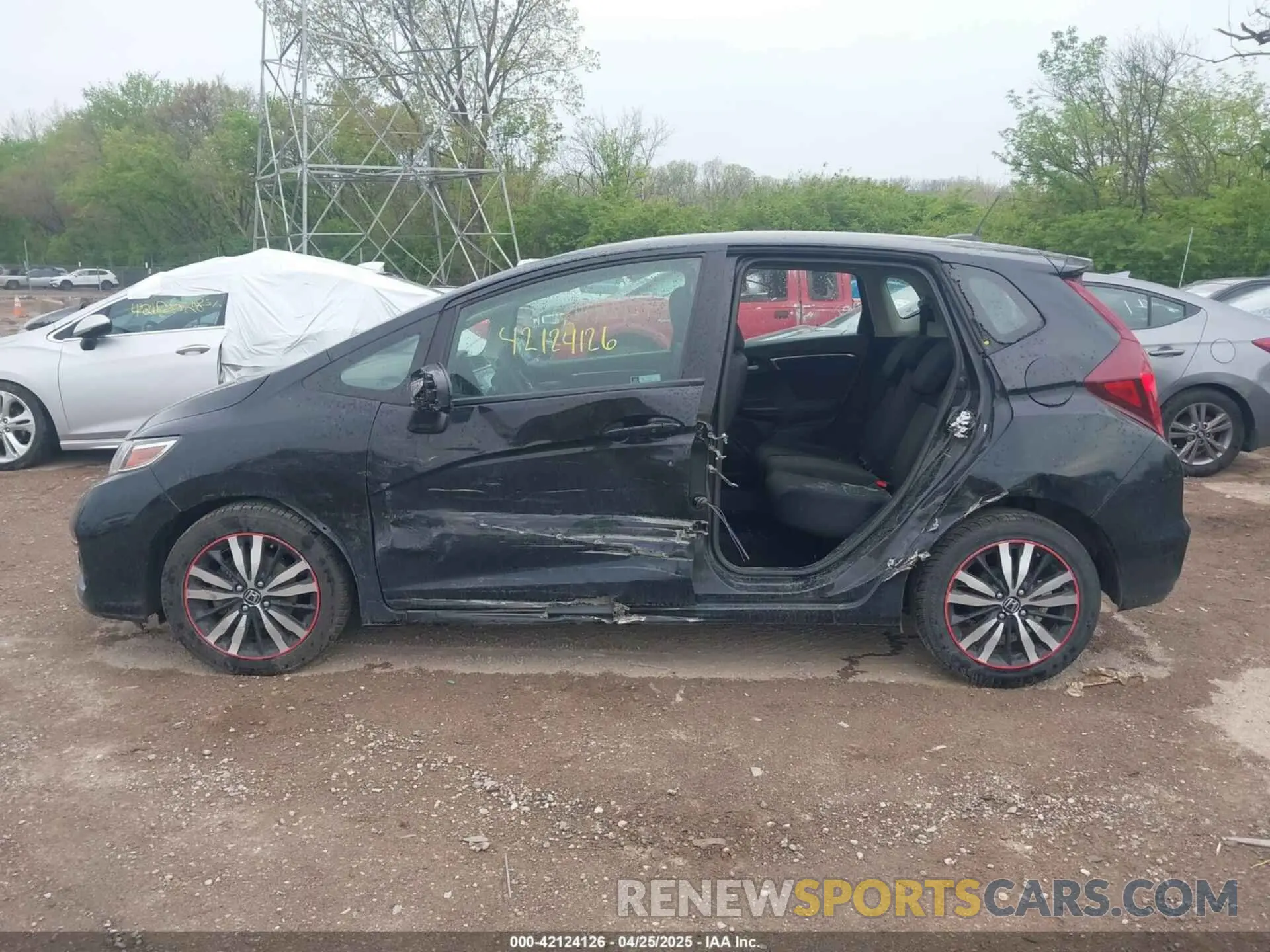 15 Photograph of a damaged car 3HGGK5H88LM716504 HONDA FIT 2020