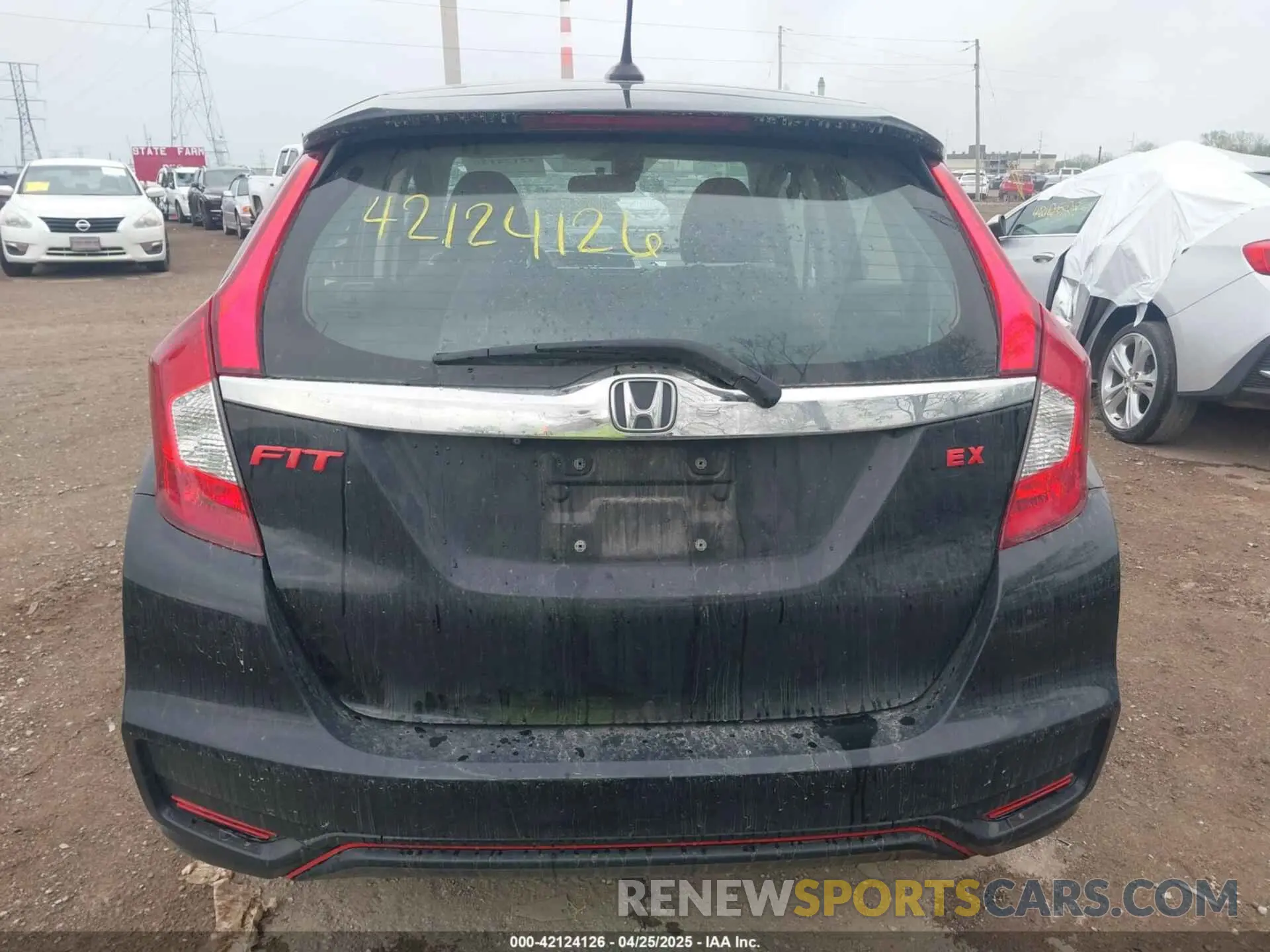 17 Photograph of a damaged car 3HGGK5H88LM716504 HONDA FIT 2020