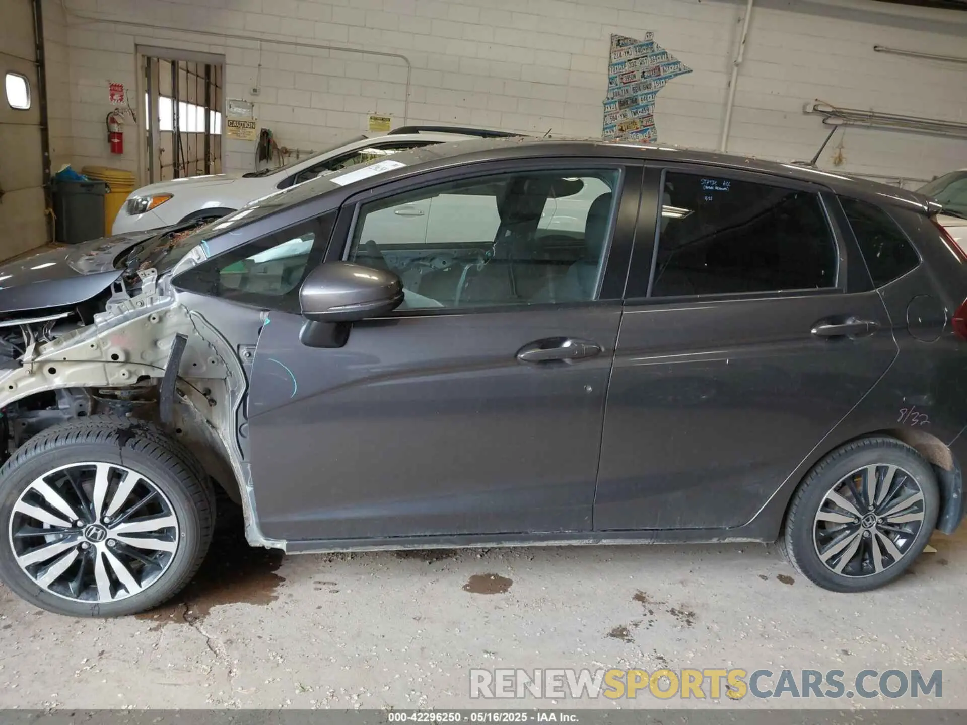 15 Photograph of a damaged car 3HGGK5H88LM724022 HONDA FIT 2020