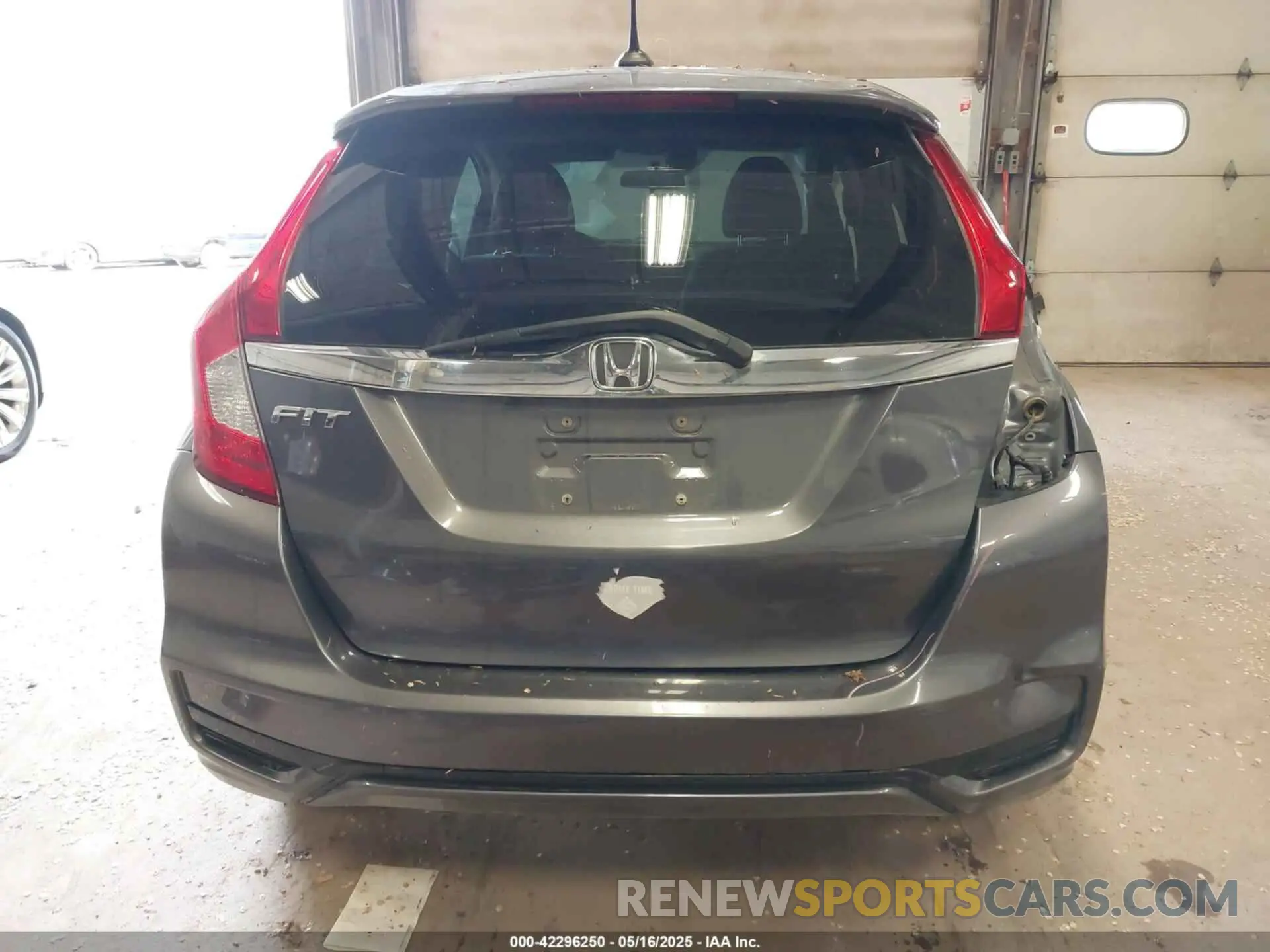 17 Photograph of a damaged car 3HGGK5H88LM724022 HONDA FIT 2020