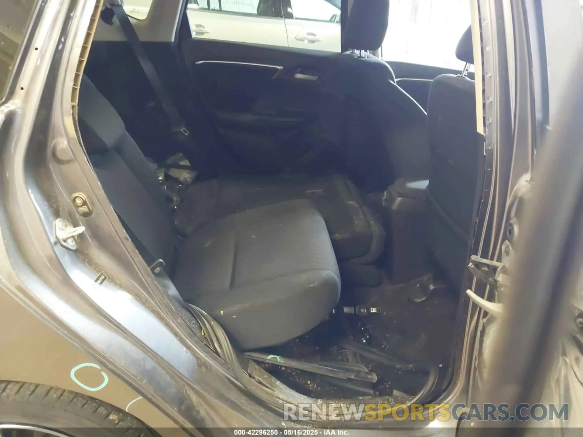 8 Photograph of a damaged car 3HGGK5H88LM724022 HONDA FIT 2020
