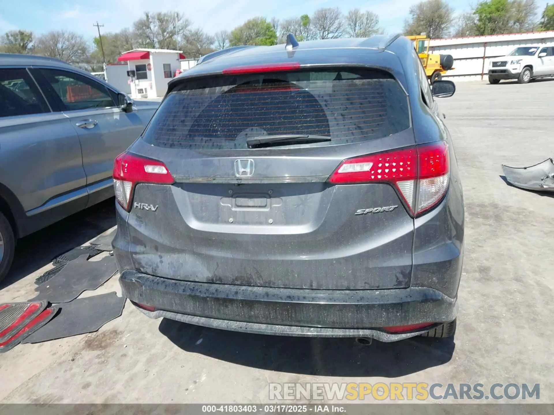 17 Photograph of a damaged car 3CZRU5H11KG701399 HONDA HR-V 2019