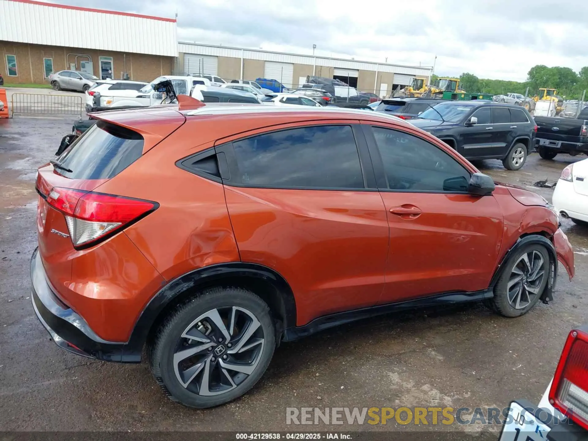 12 Photograph of a damaged car 3CZRU5H11KG701757 HONDA HR-V 2019