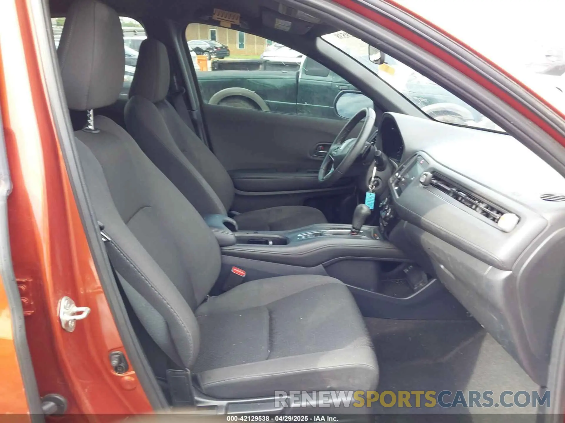 5 Photograph of a damaged car 3CZRU5H11KG701757 HONDA HR-V 2019