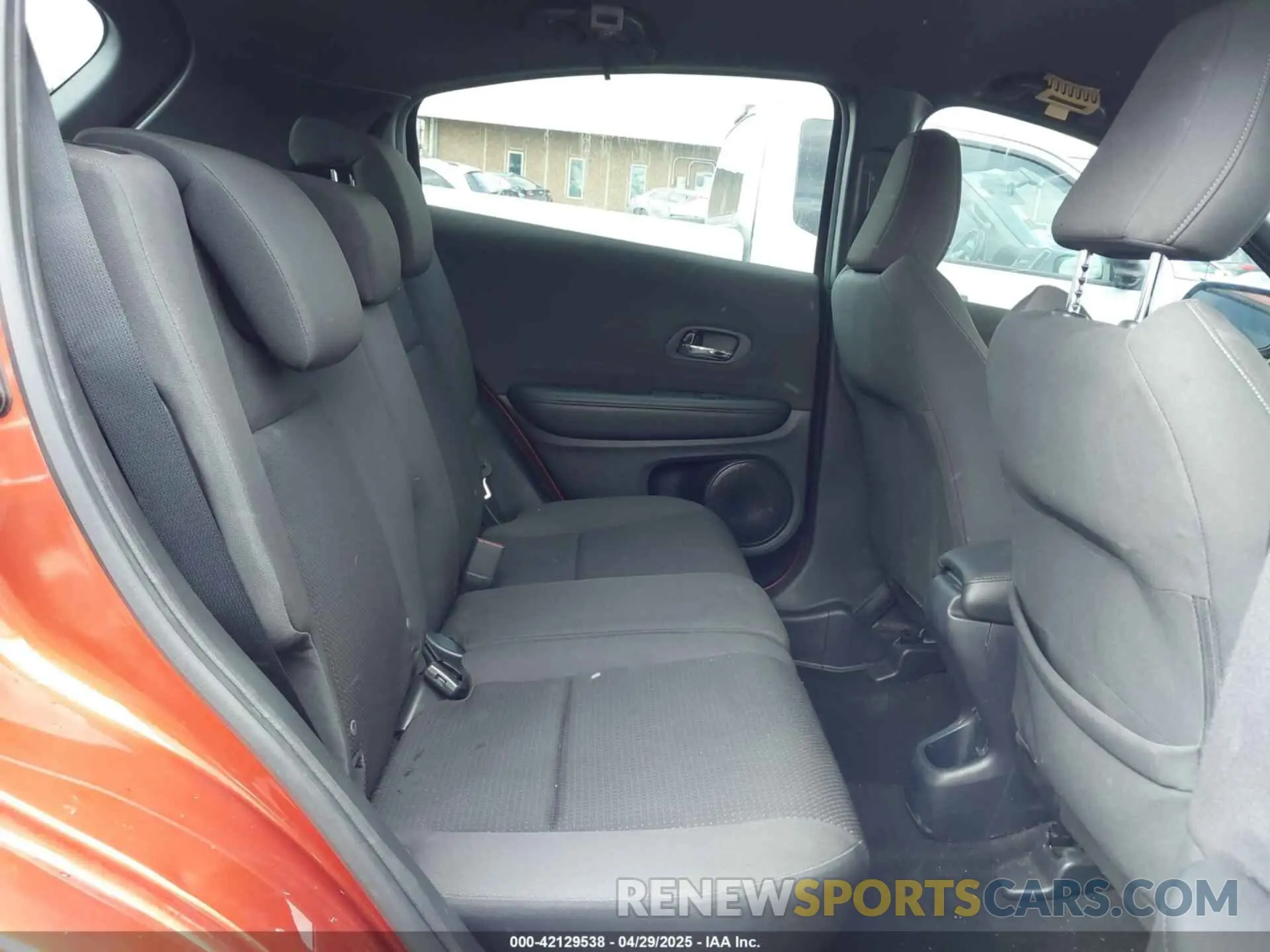 8 Photograph of a damaged car 3CZRU5H11KG701757 HONDA HR-V 2019