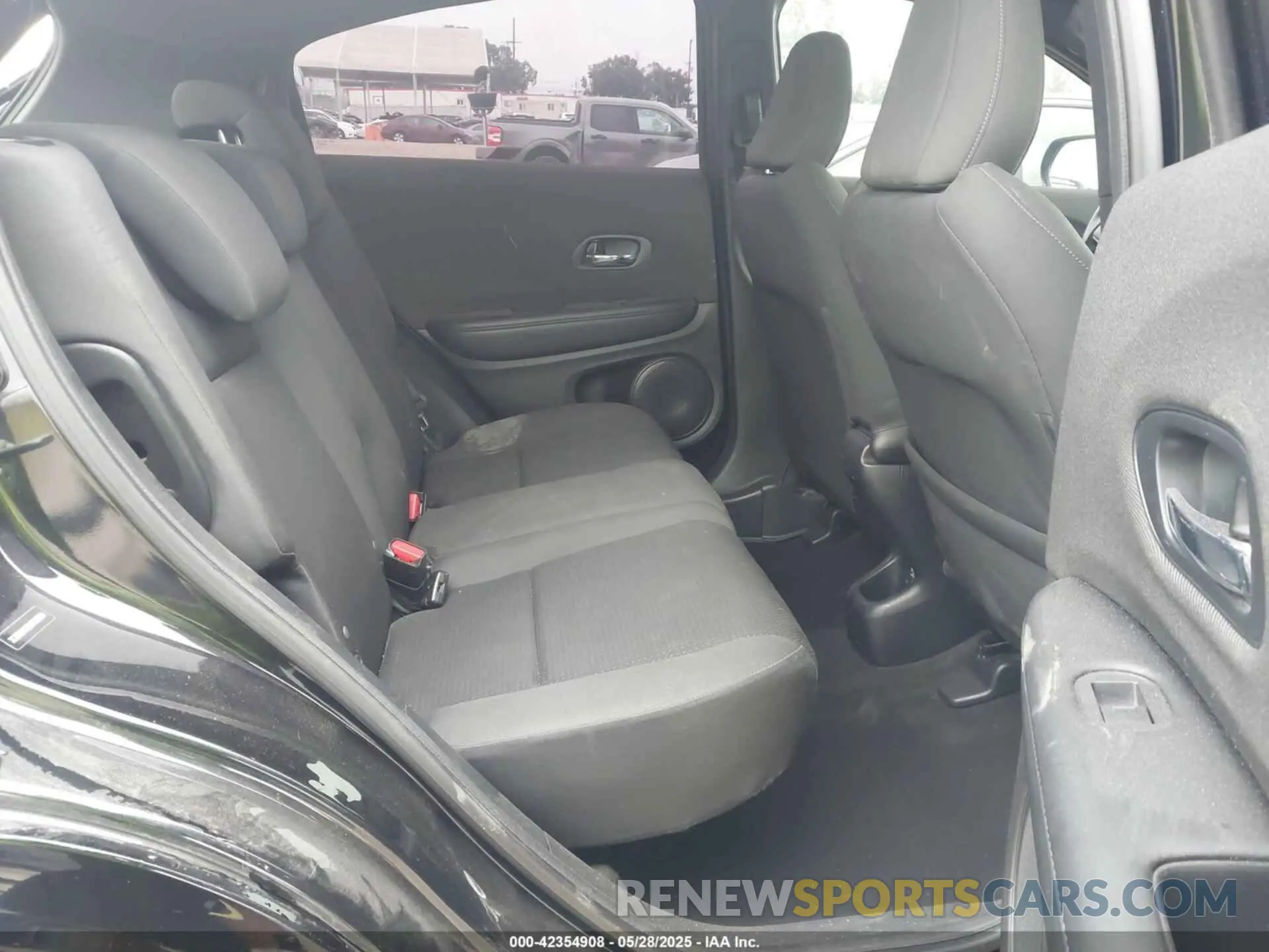8 Photograph of a damaged car 3CZRU5H12KM726569 HONDA HR-V 2019