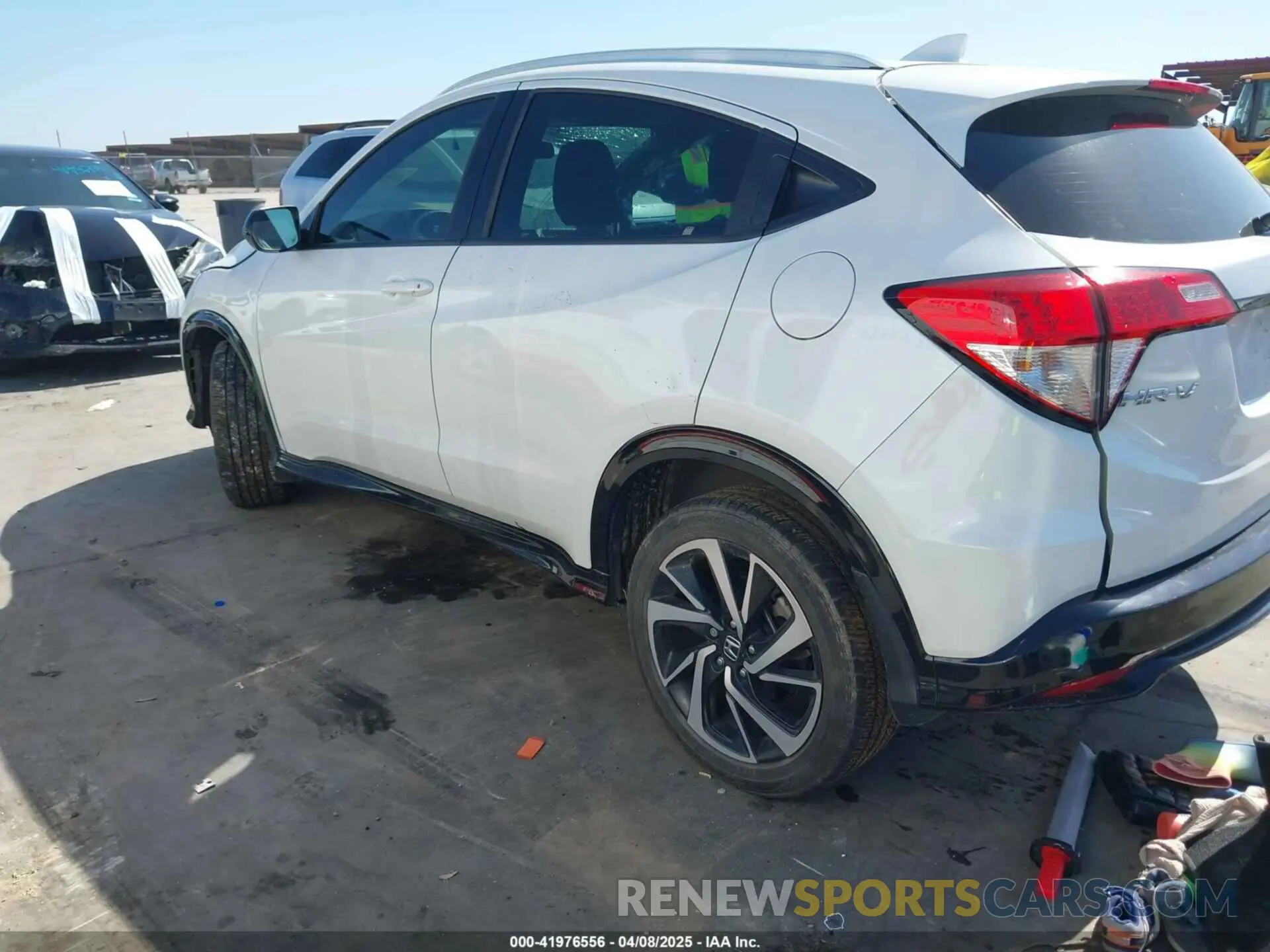3 Photograph of a damaged car 3CZRU5H13KM700854 HONDA HR-V 2019