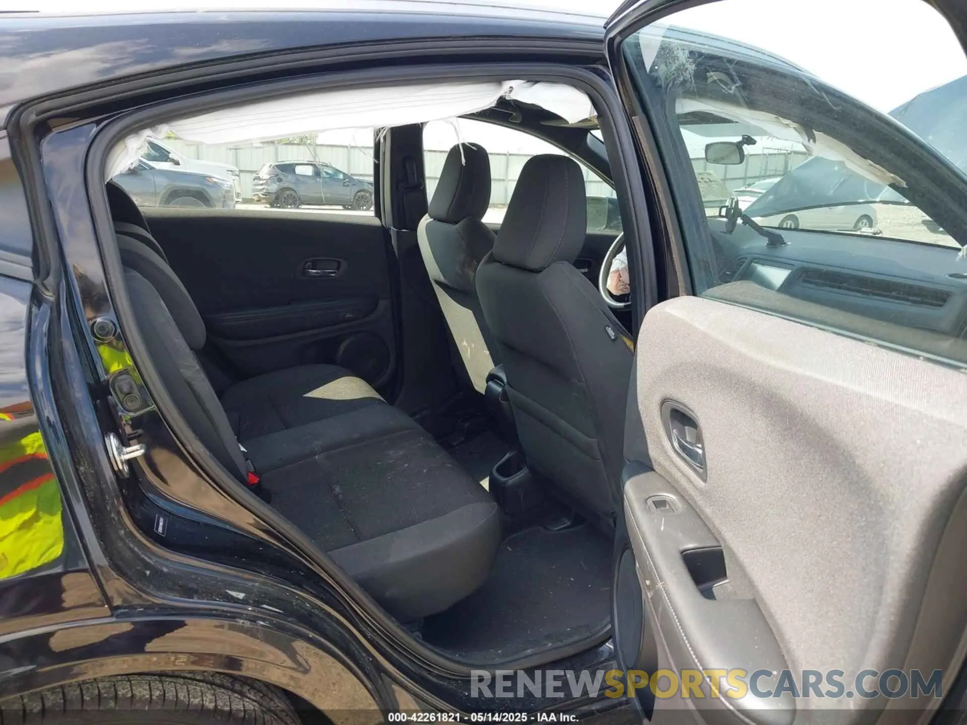 8 Photograph of a damaged car 3CZRU5H14KM723477 HONDA HR-V 2019