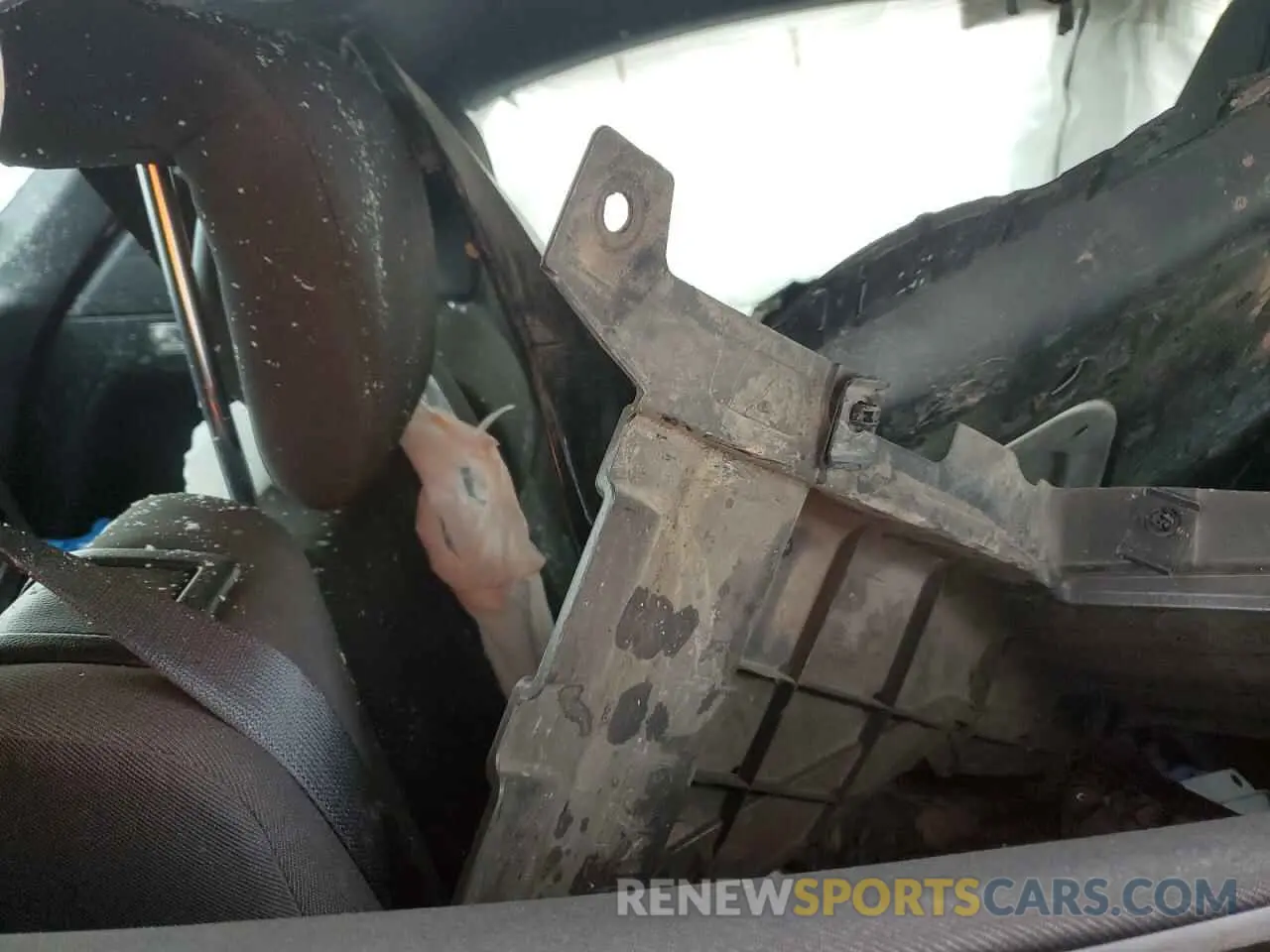 11 Photograph of a damaged car 3CZRU5H16KG706601 HONDA HR-V 2019
