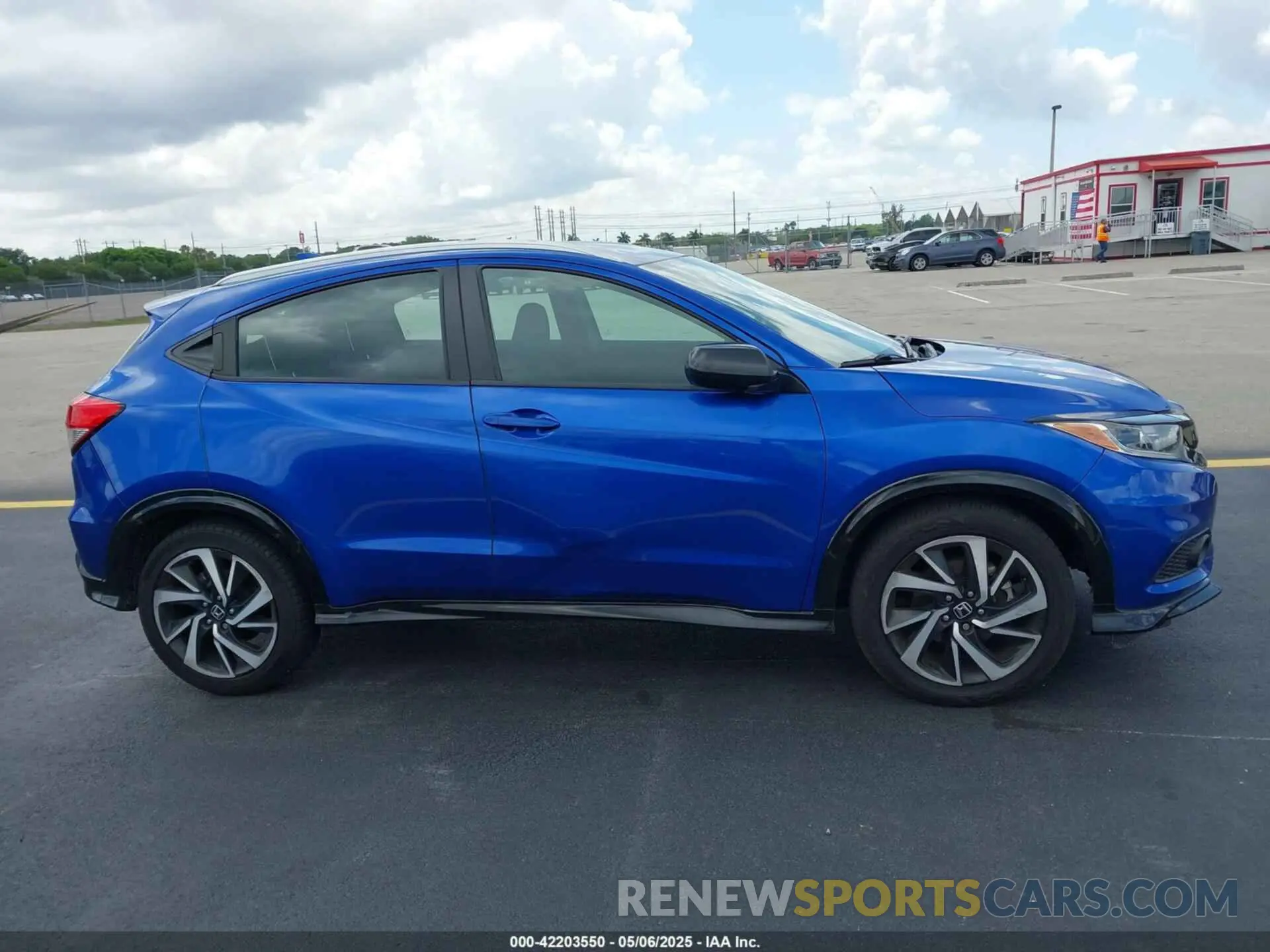 13 Photograph of a damaged car 3CZRU5H17KG713217 HONDA HR-V 2019