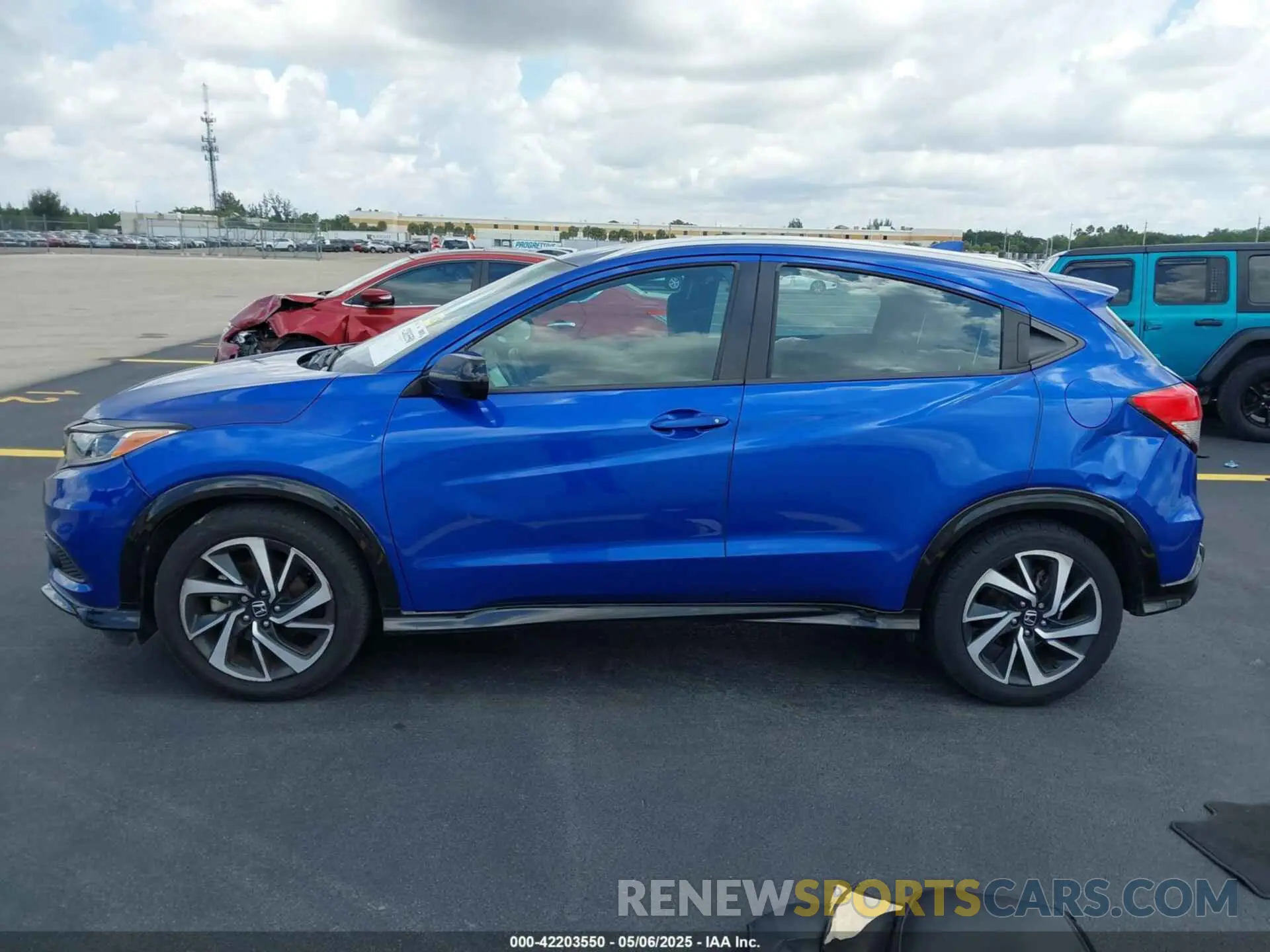 14 Photograph of a damaged car 3CZRU5H17KG713217 HONDA HR-V 2019