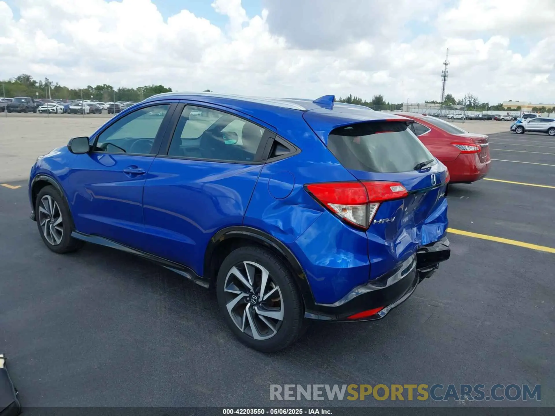 3 Photograph of a damaged car 3CZRU5H17KG713217 HONDA HR-V 2019