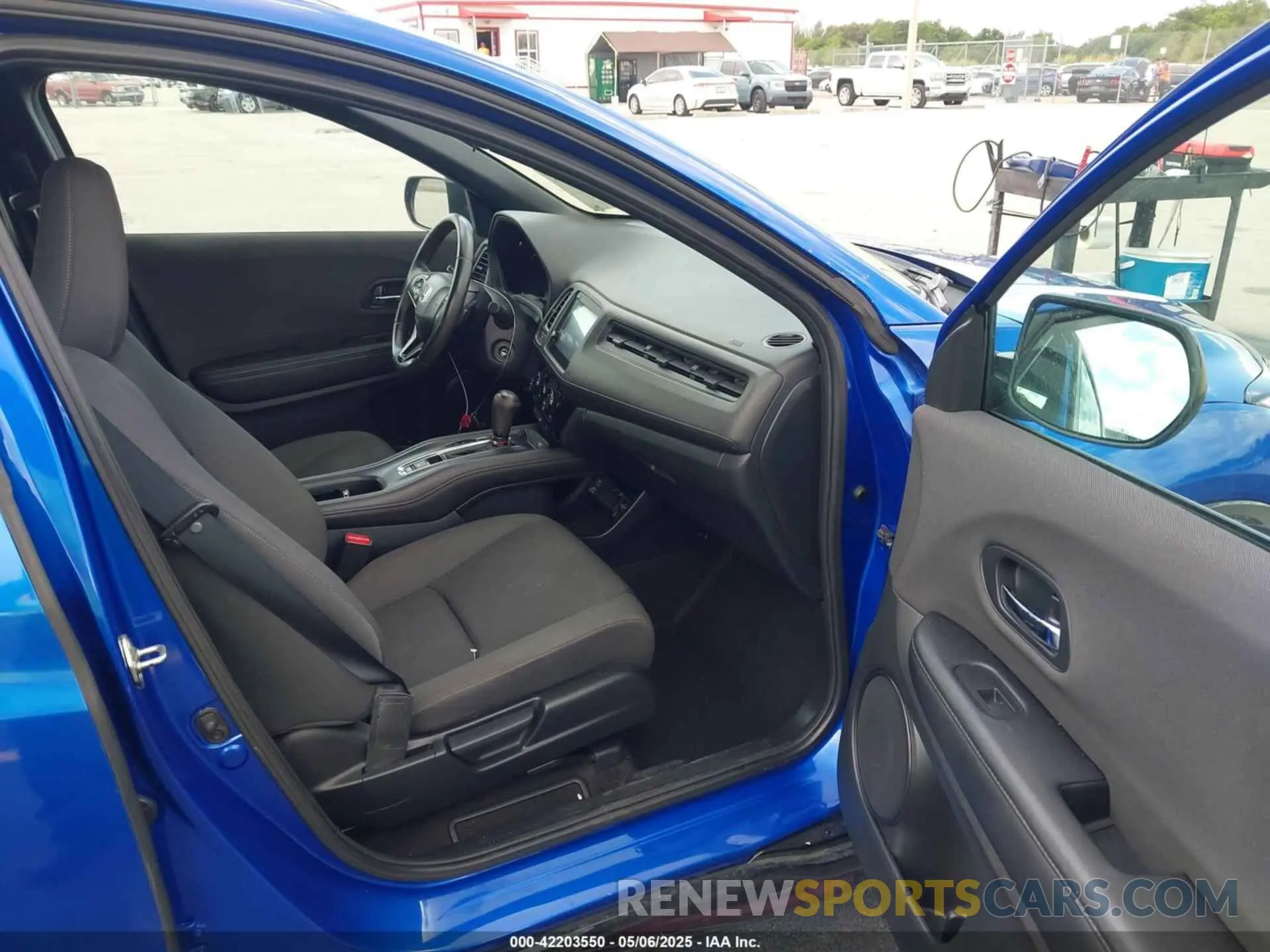 5 Photograph of a damaged car 3CZRU5H17KG713217 HONDA HR-V 2019