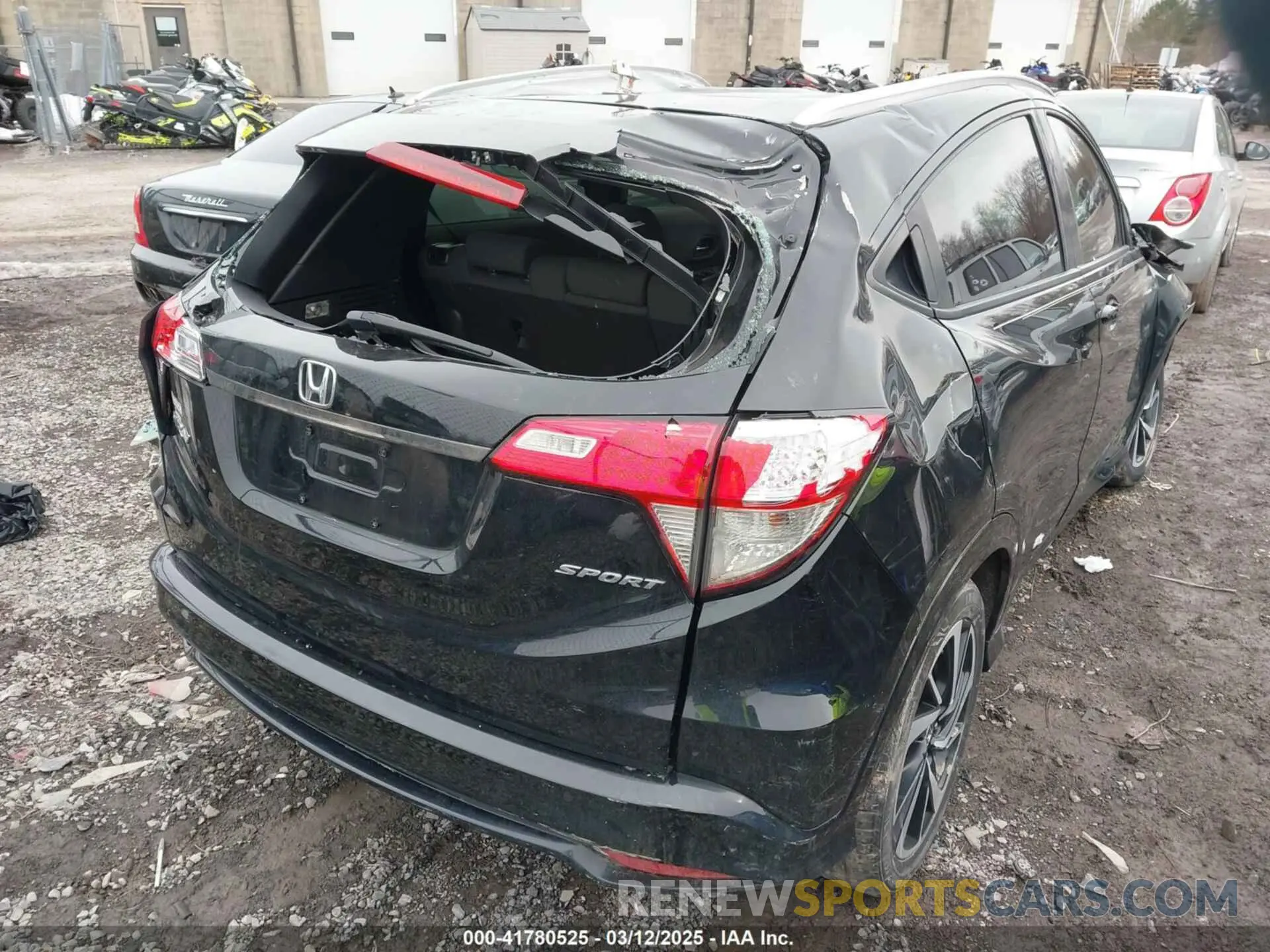 4 Photograph of a damaged car 3CZRU5H18KG706924 HONDA HR-V 2019