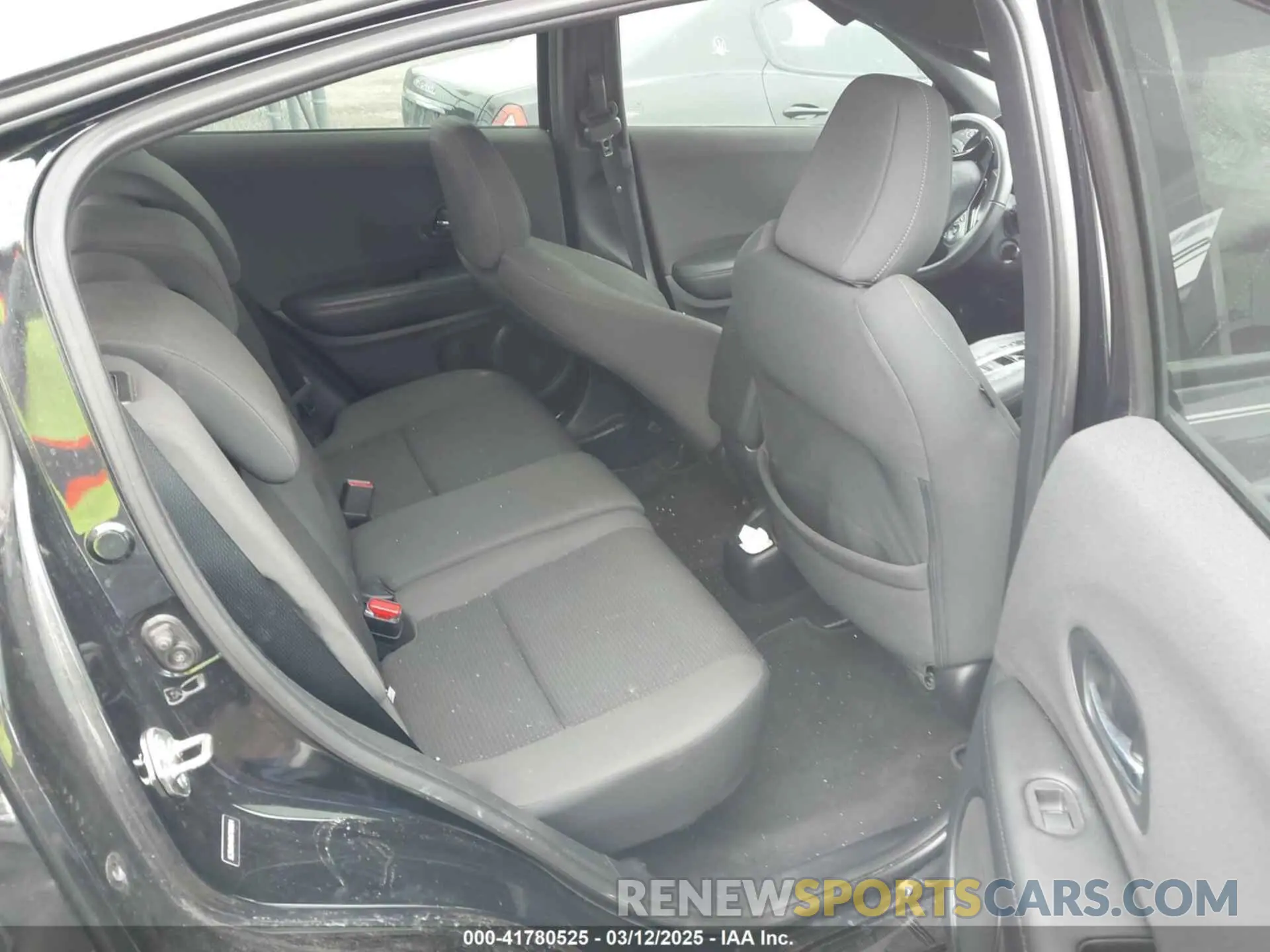 8 Photograph of a damaged car 3CZRU5H18KG706924 HONDA HR-V 2019