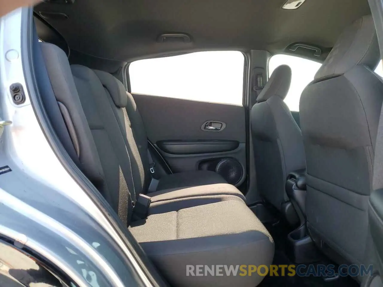 11 Photograph of a damaged car 3CZRU5H19KG702414 HONDA HR-V 2019