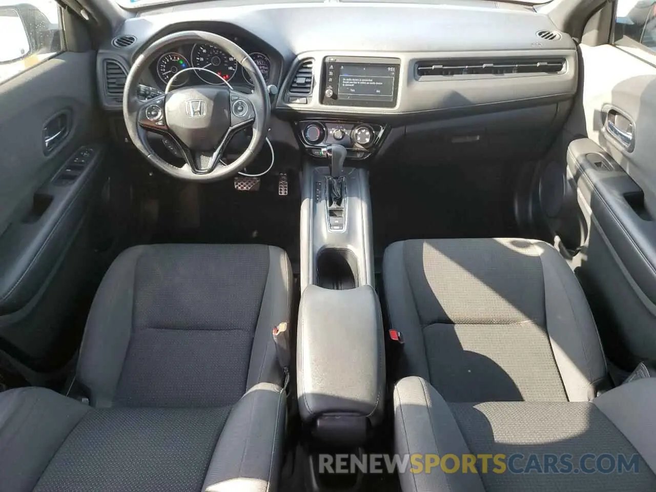 8 Photograph of a damaged car 3CZRU5H19KG702414 HONDA HR-V 2019
