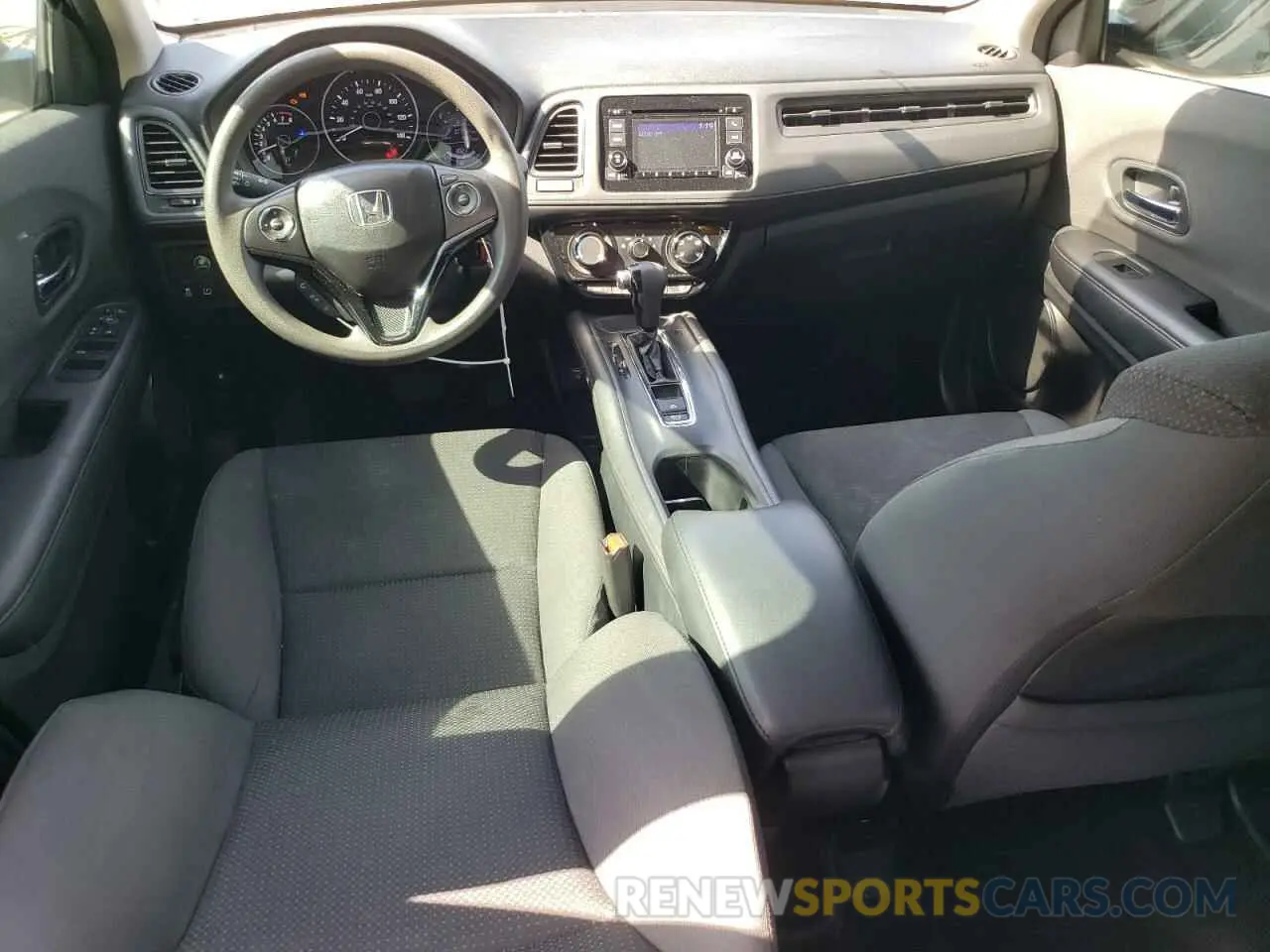 8 Photograph of a damaged car 3CZRU5H32KG713966 HONDA HR-V 2019