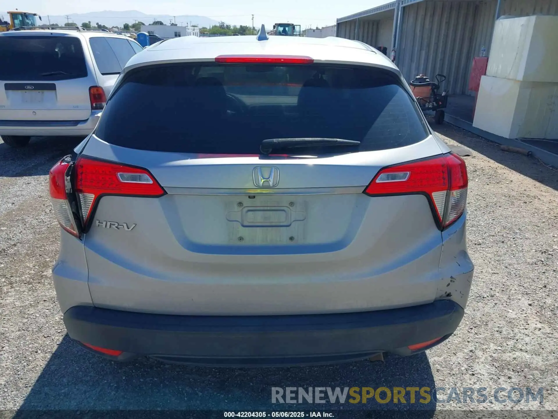 16 Photograph of a damaged car 3CZRU5H33KG714687 HONDA HR-V 2019