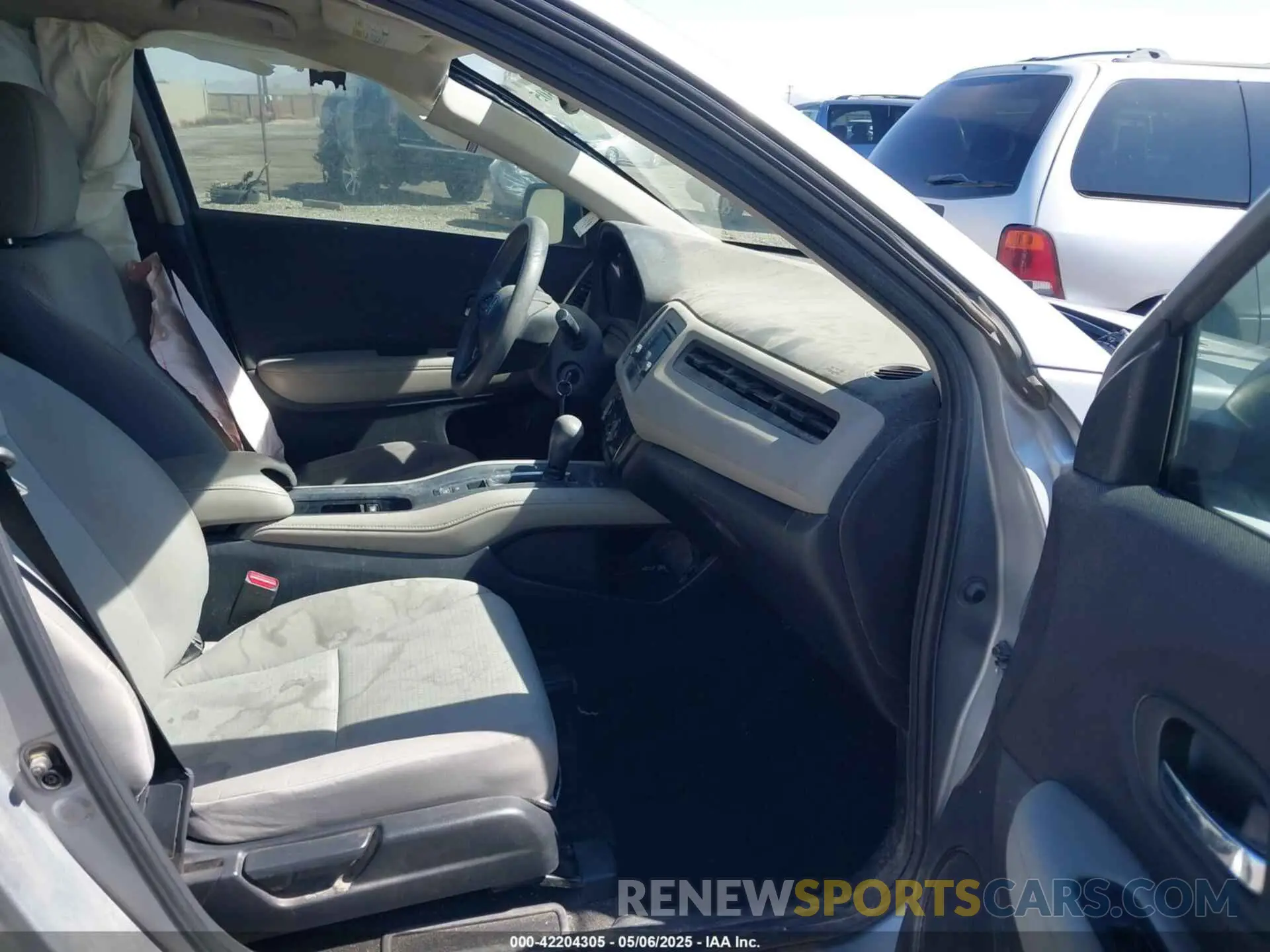 5 Photograph of a damaged car 3CZRU5H33KG714687 HONDA HR-V 2019