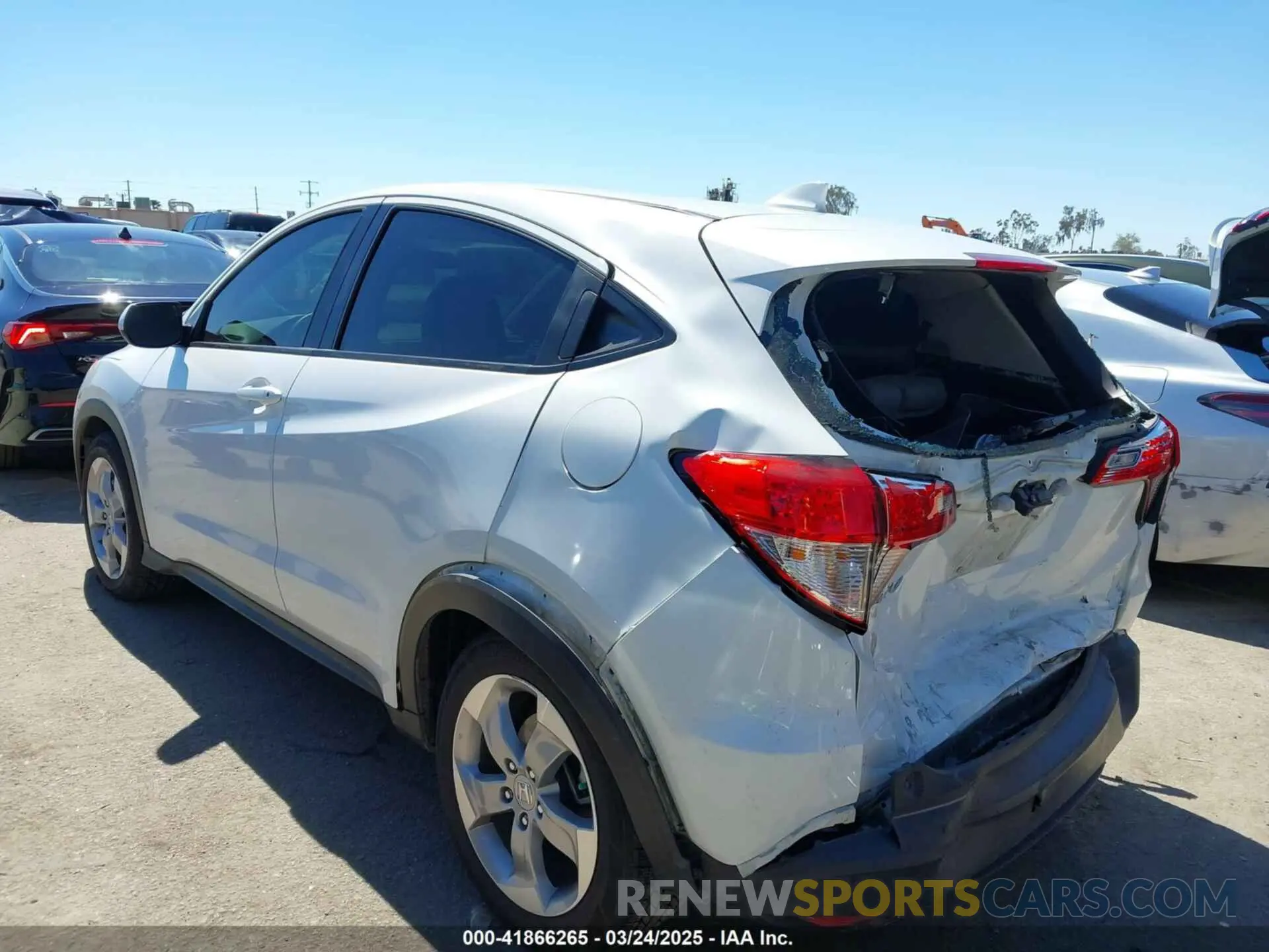 3 Photograph of a damaged car 3CZRU5H33KM730714 HONDA HR-V 2019