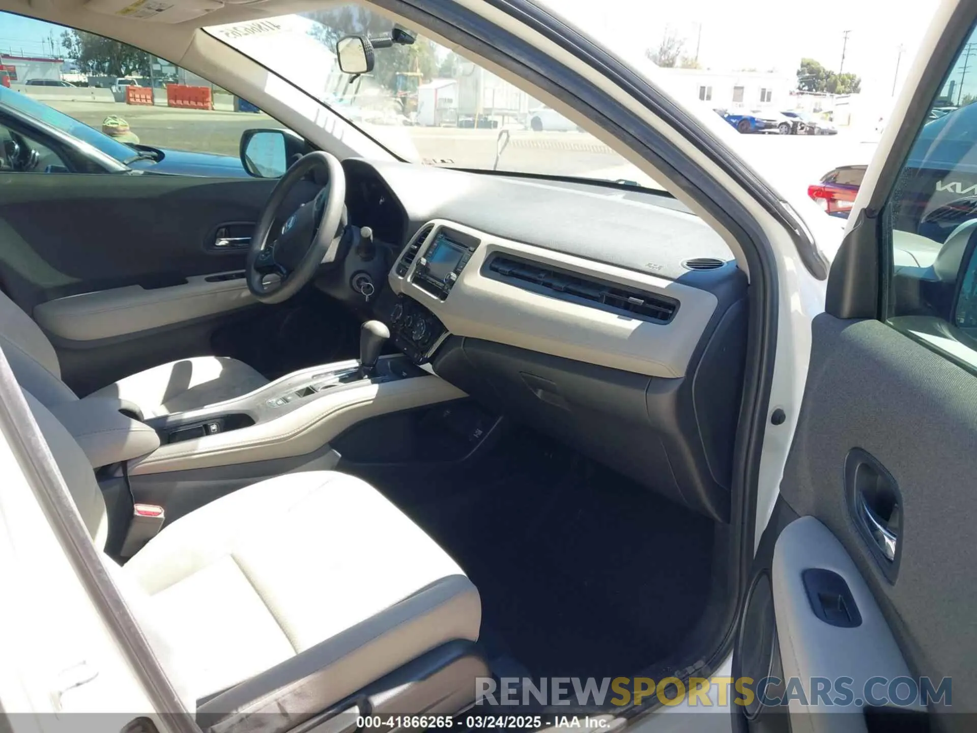 5 Photograph of a damaged car 3CZRU5H33KM730714 HONDA HR-V 2019