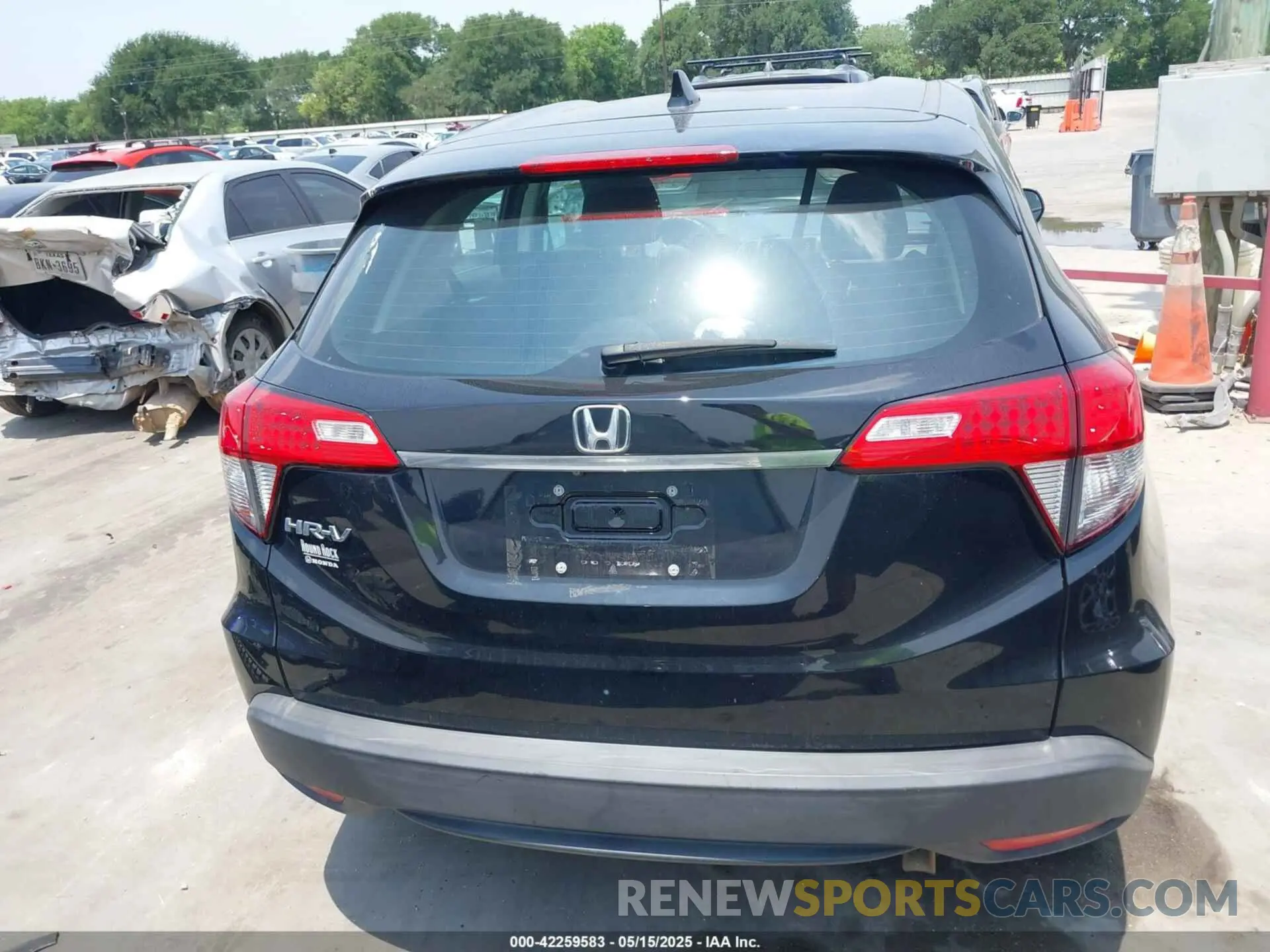 17 Photograph of a damaged car 3CZRU5H34KG713872 HONDA HR-V 2019