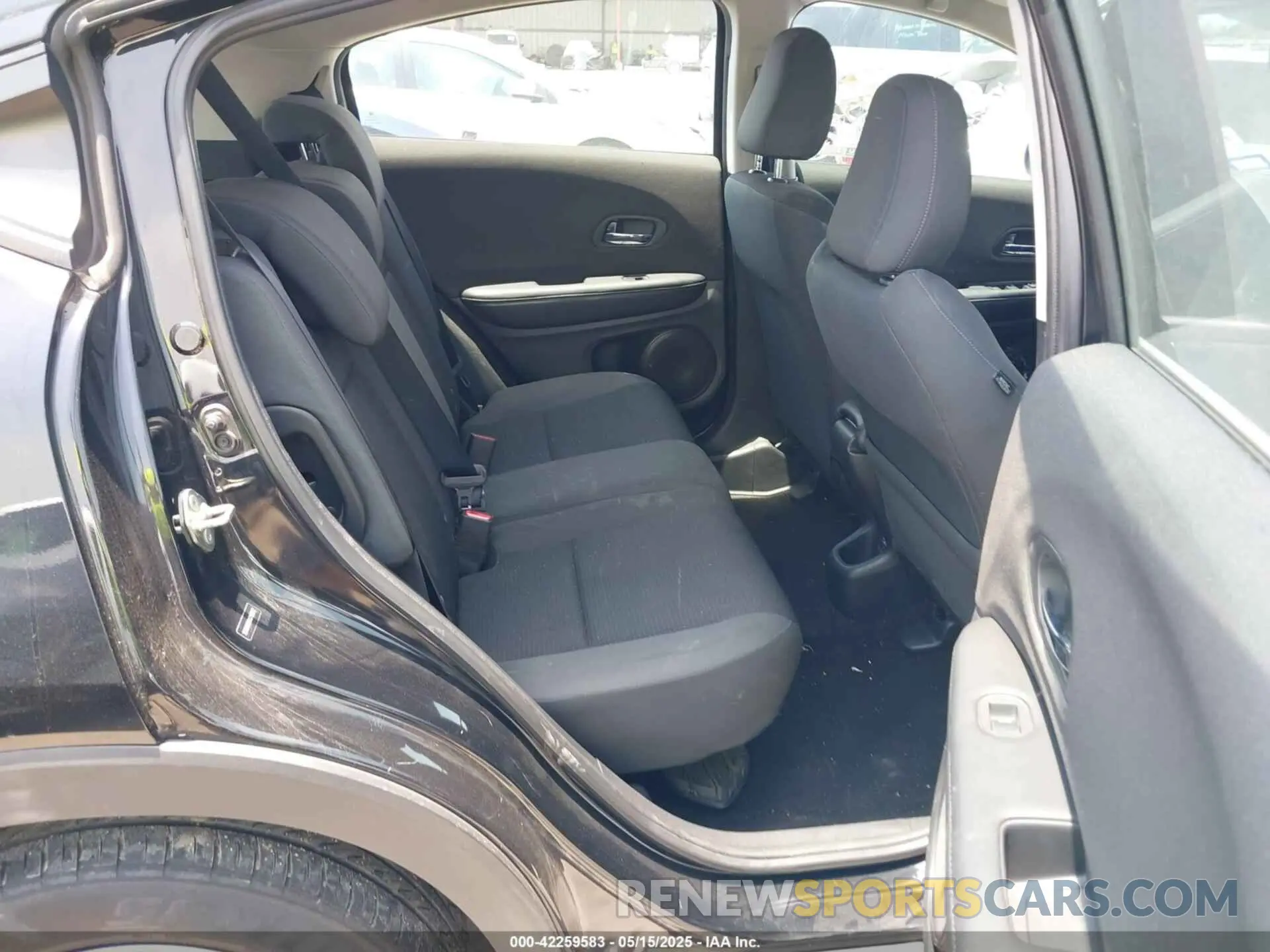8 Photograph of a damaged car 3CZRU5H34KG713872 HONDA HR-V 2019