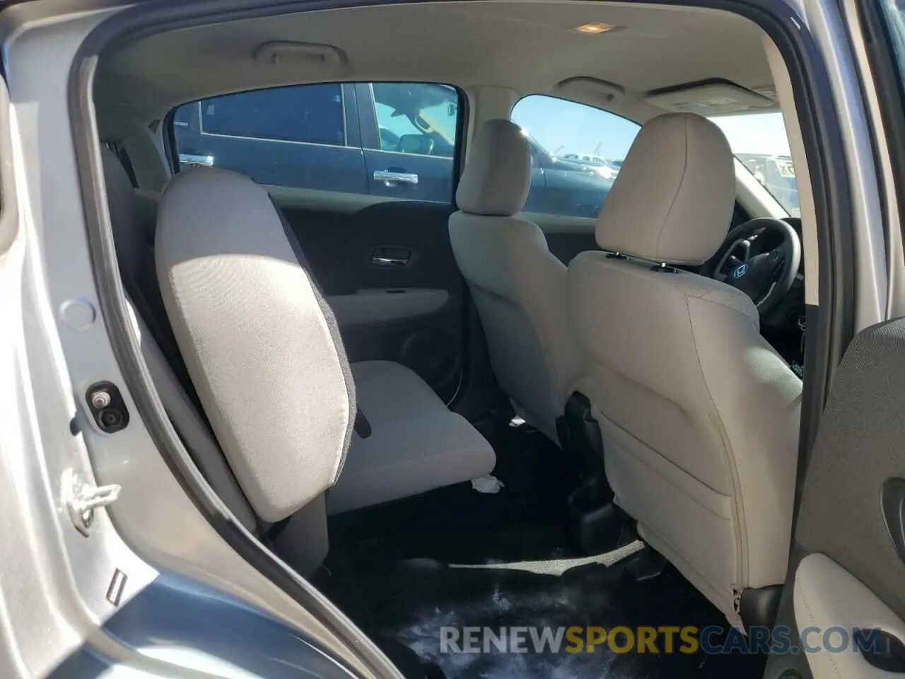 10 Photograph of a damaged car 3CZRU5H38KG705872 HONDA HR-V 2019