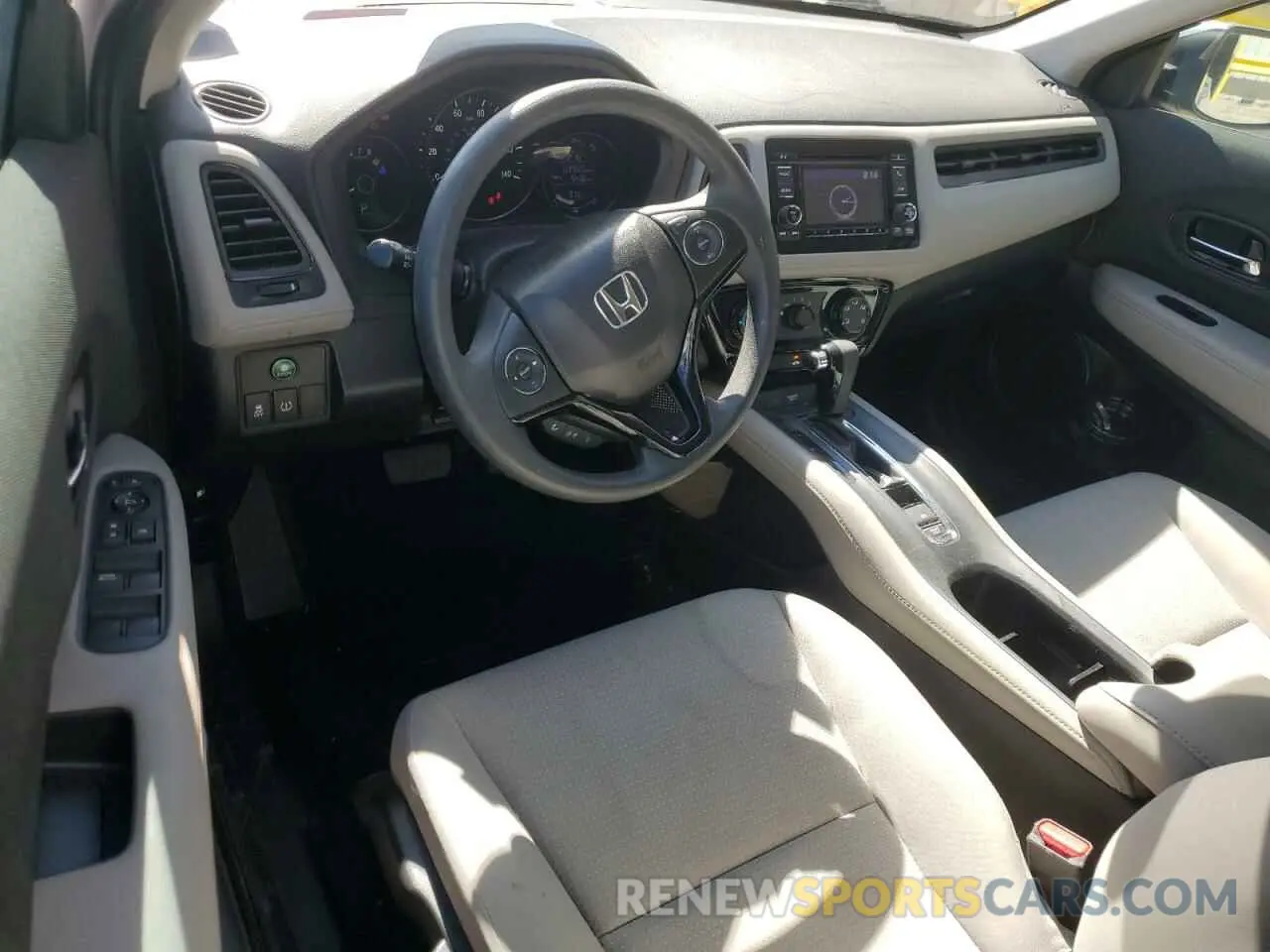 8 Photograph of a damaged car 3CZRU5H38KG705872 HONDA HR-V 2019