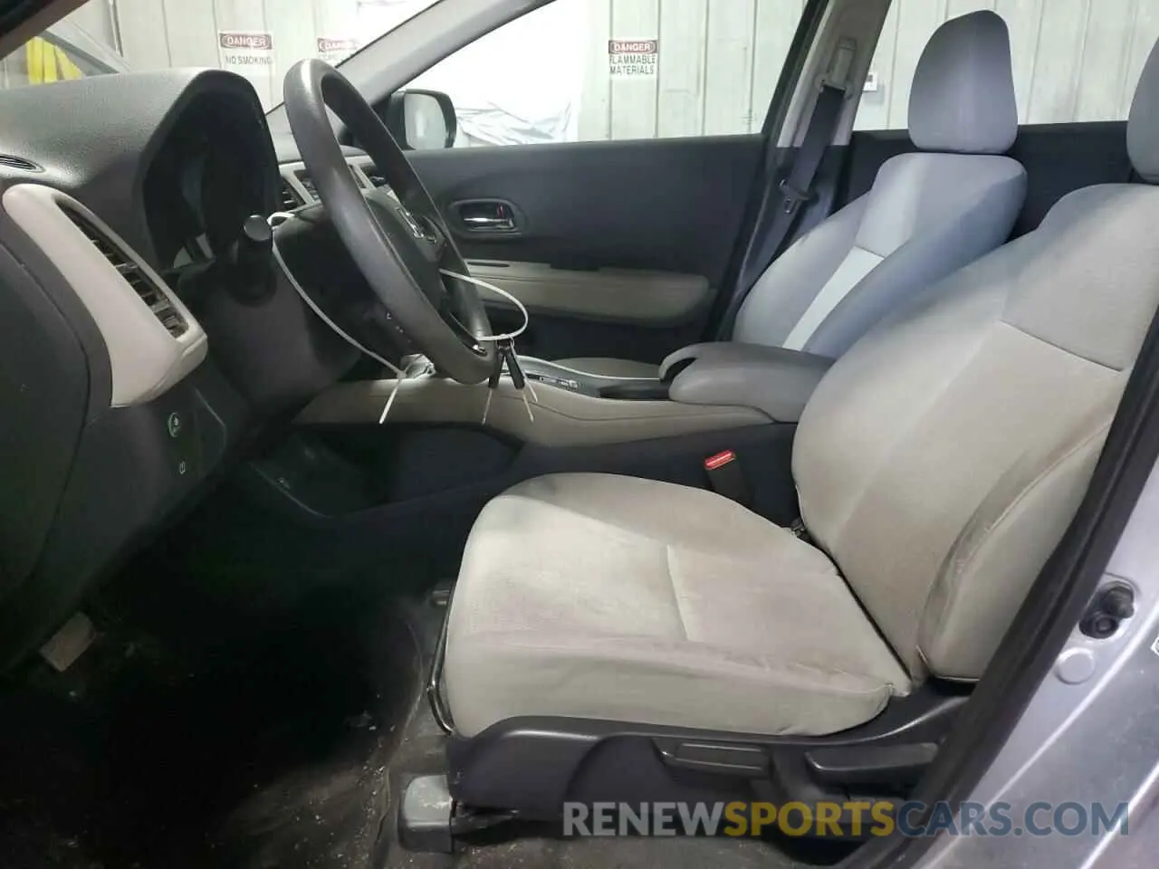 7 Photograph of a damaged car 3CZRU5H39KG715343 HONDA HR-V 2019
