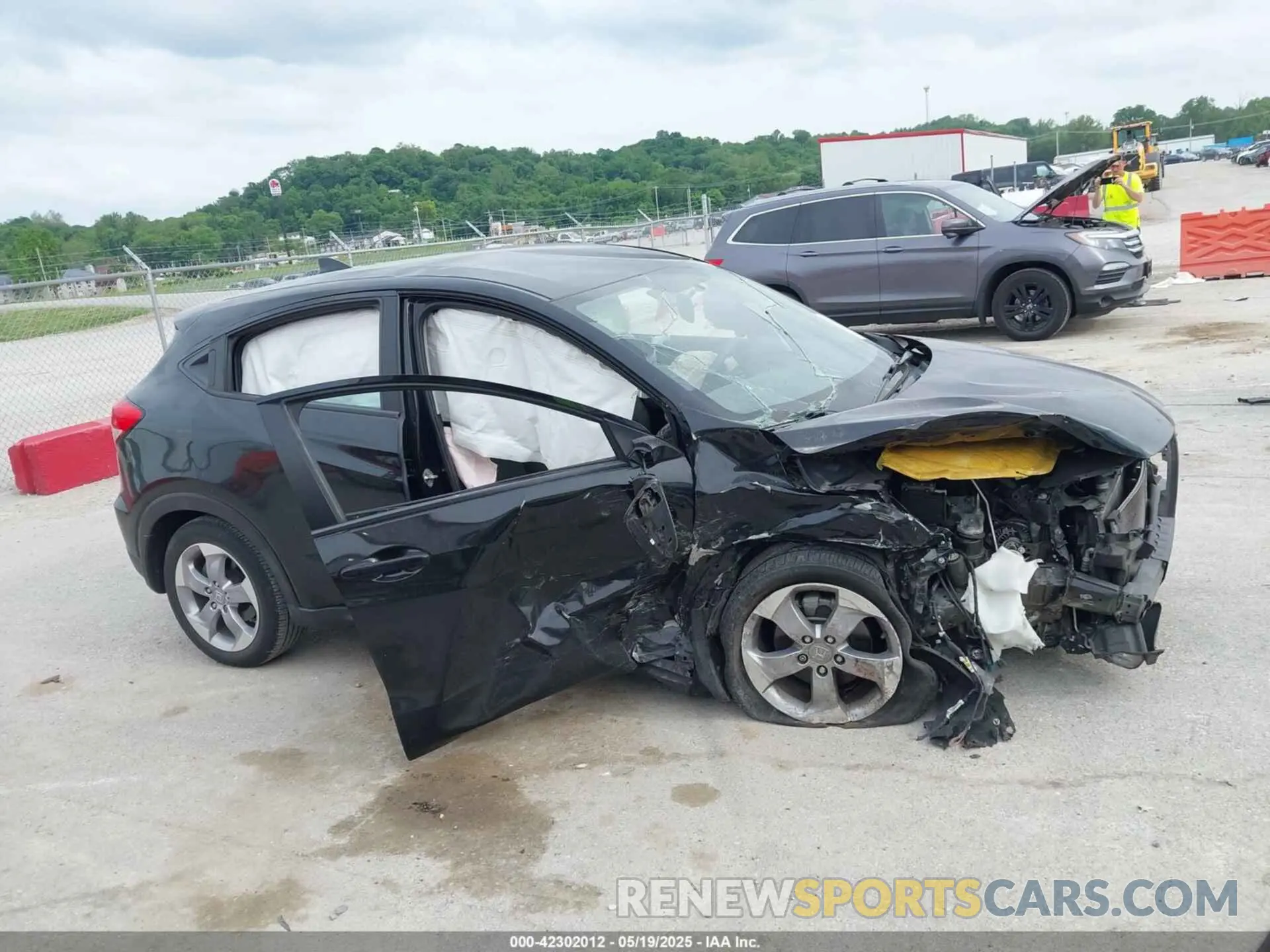 14 Photograph of a damaged car 3CZRU5H3XKM719659 HONDA HR-V 2019